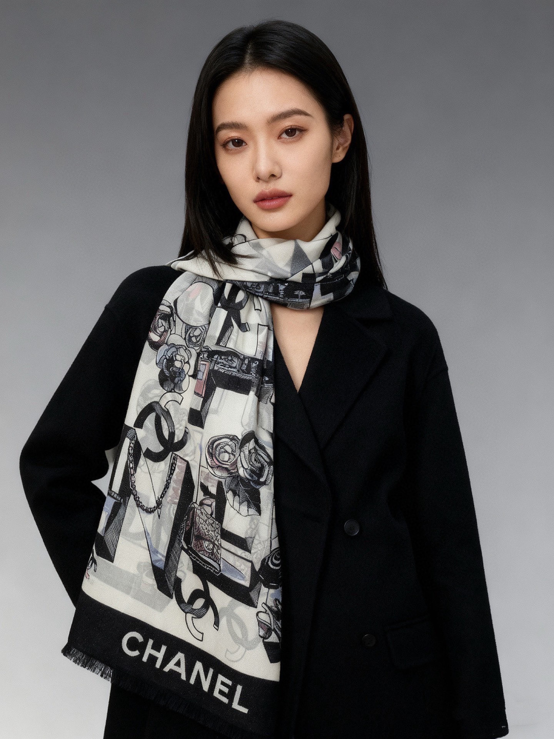 会发光发亮的围巾💟香奶奶专柜上新客供羊绒长巾👑👑 卖的超爆的，亮晶晶✨的银丝上身才会知道她的美，洋气、大