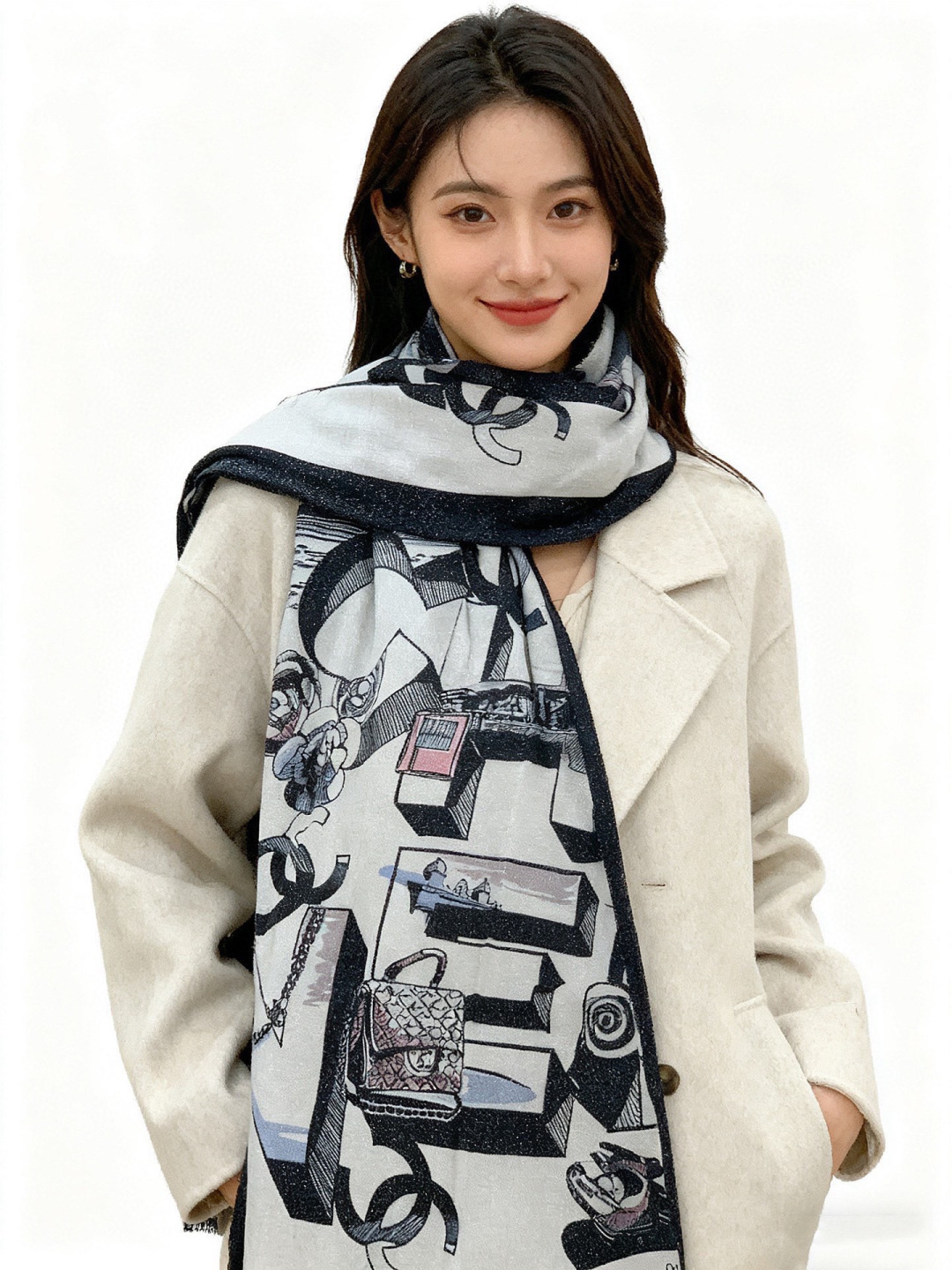 会发光发亮的围巾💟香奶奶专柜上新客供羊绒长巾👑👑 卖的超爆的，亮晶晶✨的银丝上身才会知道她的美，洋气、大