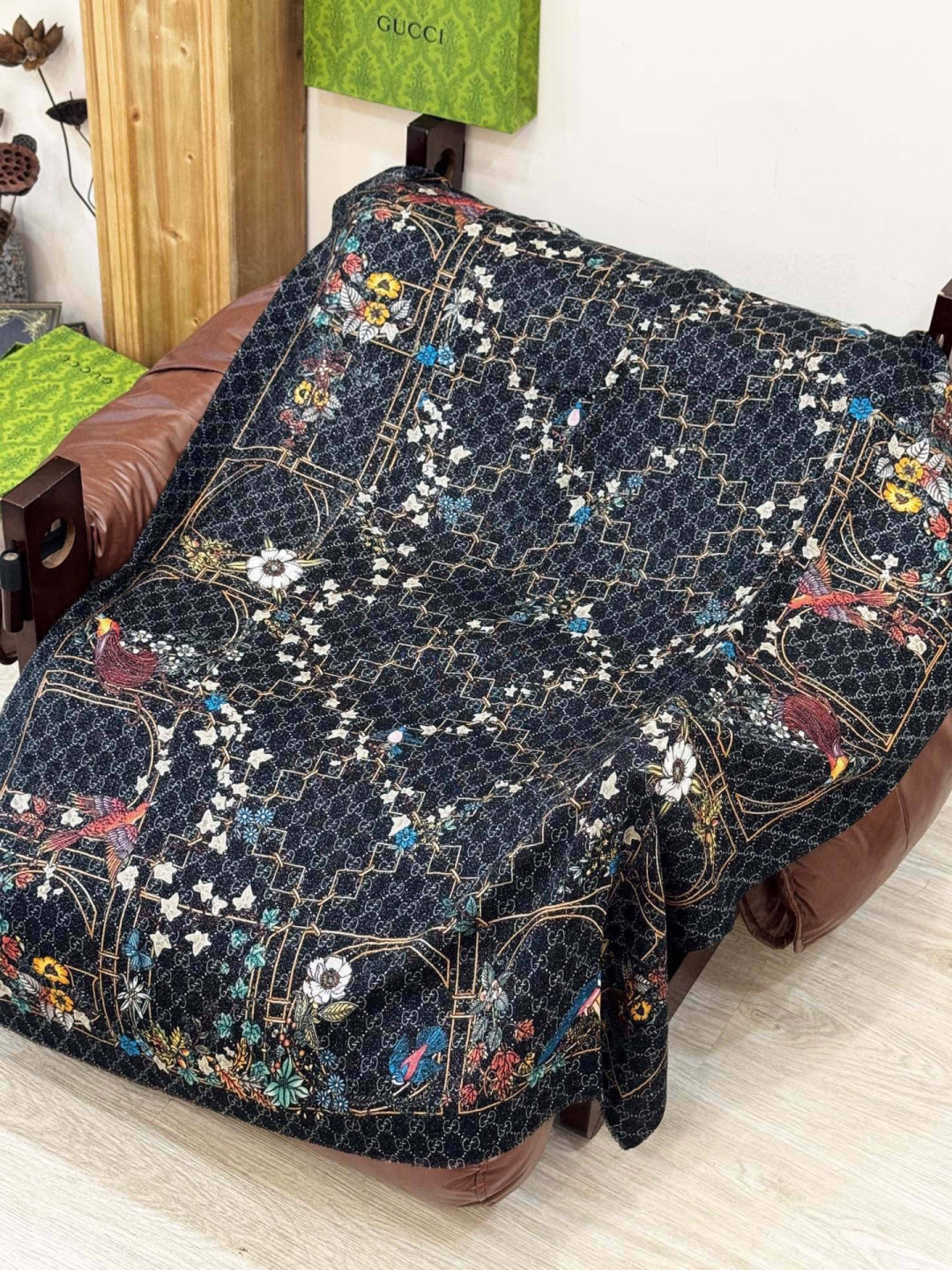 会发光发亮的围巾羊绒新款 🆕🆕🌈💫速度‼️下手一定要快‼️G家新款【GG字母花卉长巾】，高端 大爱 货极