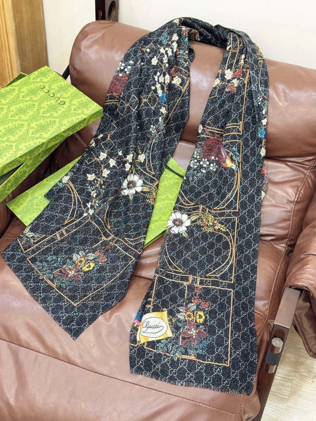 会发光发亮的围巾羊绒新款 🆕🆕🌈💫速度‼️下手一定要快‼️G家新款【GG字母花卉长巾】，高端 大爱 货极