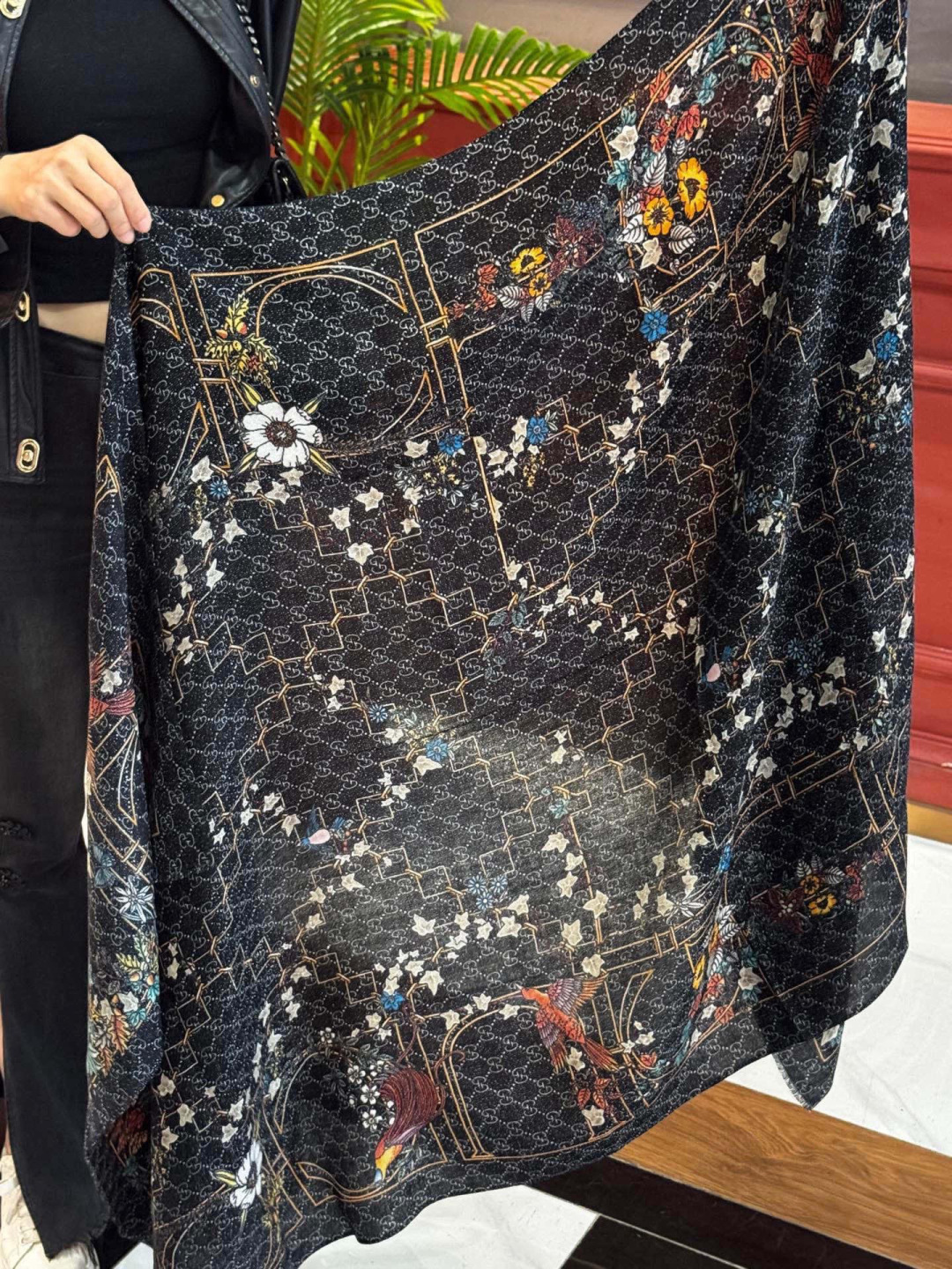 会发光发亮的围巾羊绒新款 🆕🆕🌈💫速度‼️下手一定要快‼️G家新款【GG字母花卉长巾】，高端 大爱 货极