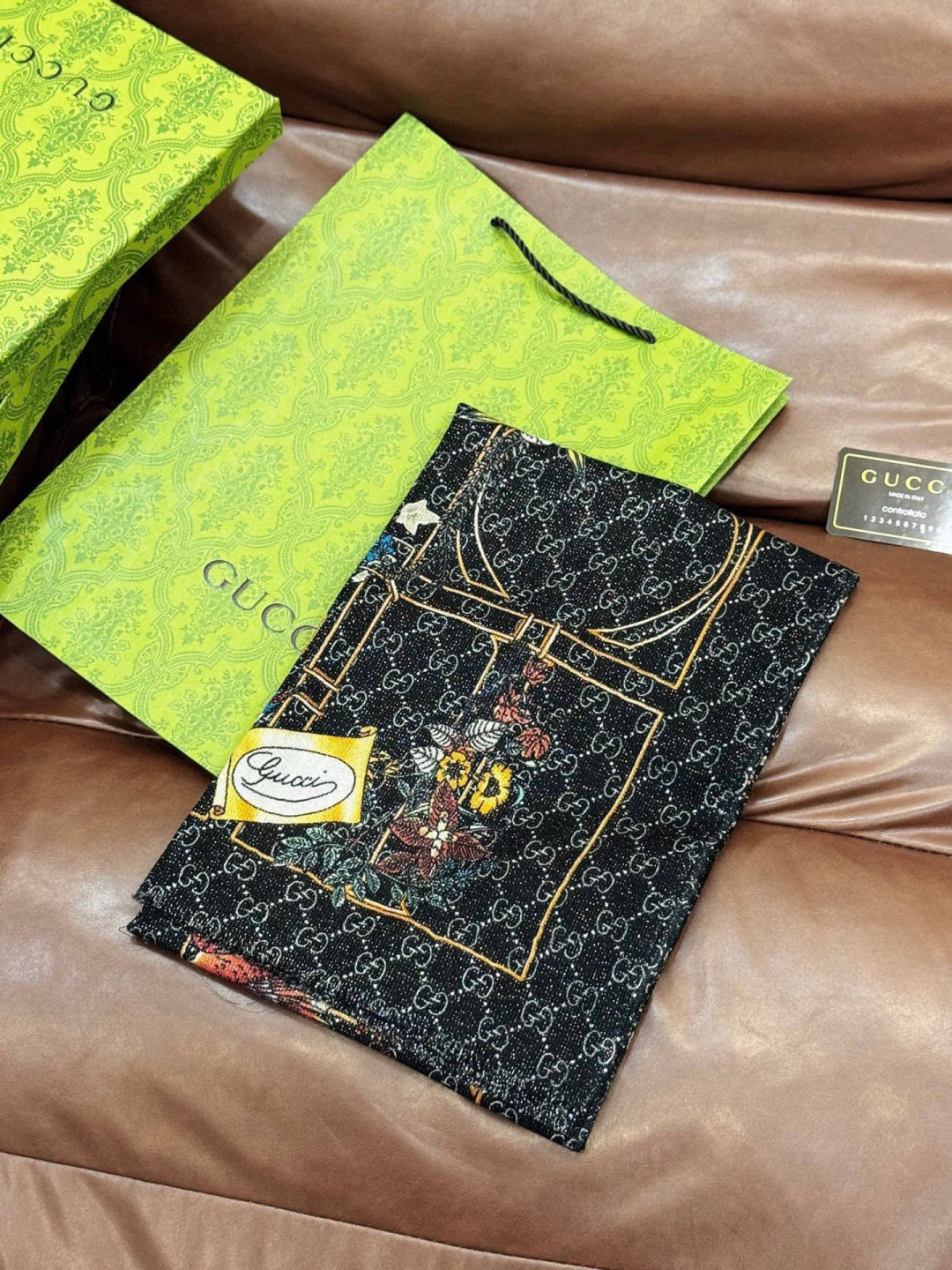 会发光发亮的围巾羊绒新款 🆕🆕🌈💫速度‼️下手一定要快‼️G家新款【GG字母花卉长巾】，高端 大爱 货极