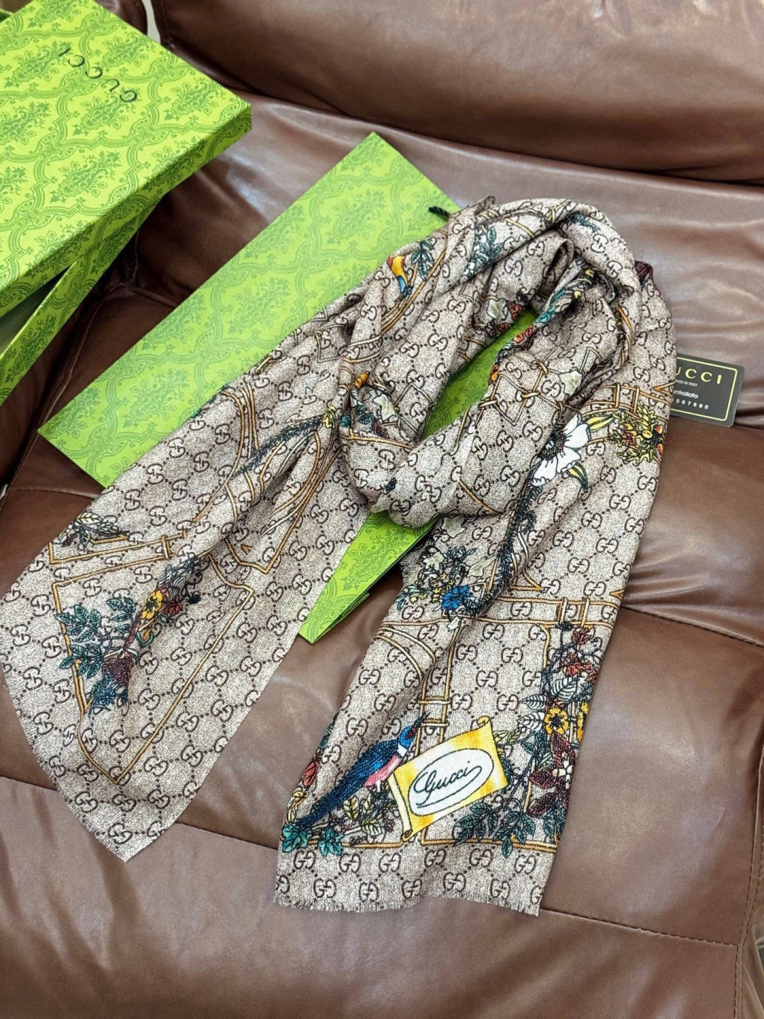 会发光发亮的围巾羊绒新款 🆕🆕🌈💫速度‼️下手一定要快‼️G家新款【GG字母花卉长巾】，高端 大爱 货极