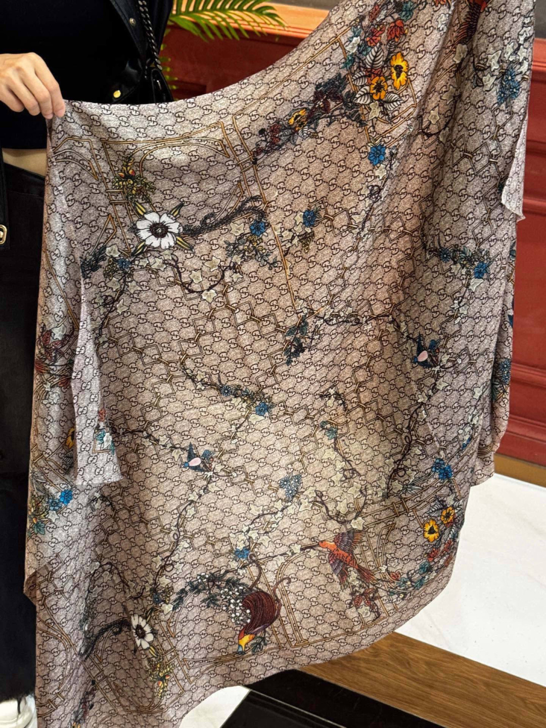 会发光发亮的围巾羊绒新款 🆕🆕🌈💫速度‼️下手一定要快‼️G家新款【GG字母花卉长巾】，高端 大爱 货极