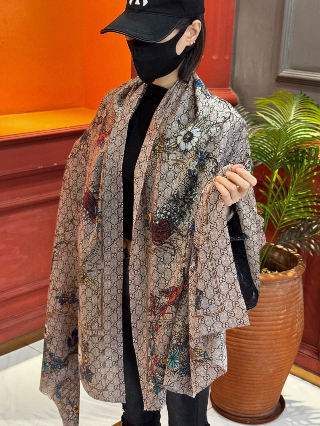 会发光发亮的围巾羊绒新款 🆕🆕🌈💫速度‼️下手一定要快‼️G家新款【GG字母花卉长巾】，高端 大爱 货极