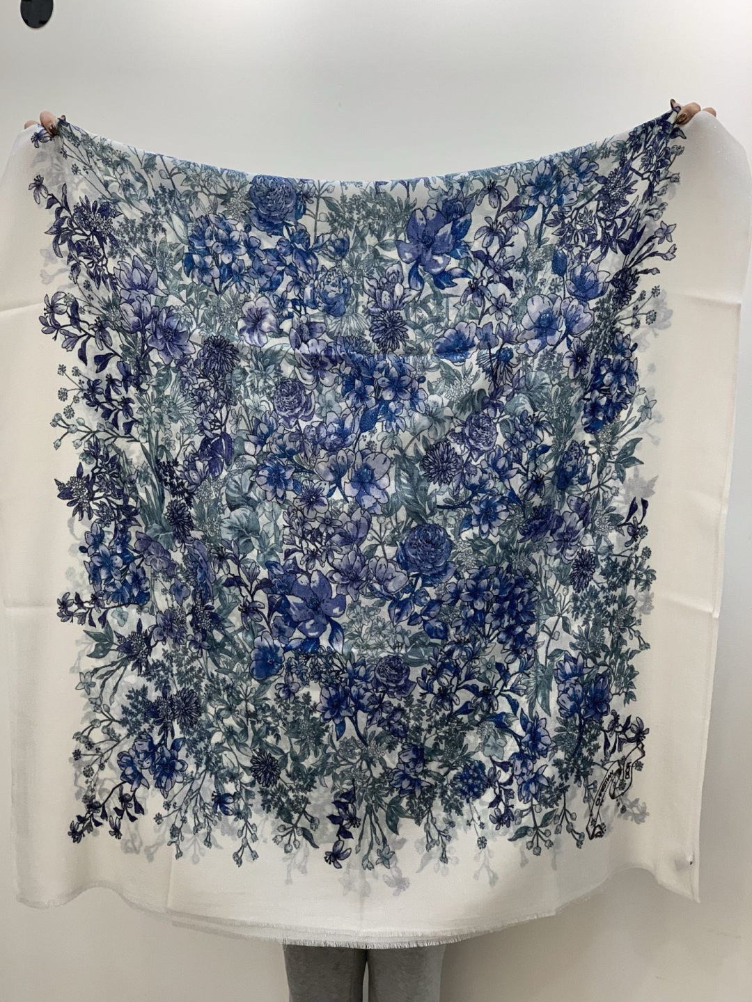 💟CHANEL香奈儿经典元素设计优雅大方，绕在颈间超级完美💋💋简直人间的尤物😍 专柜品质[玫瑰]长巾10