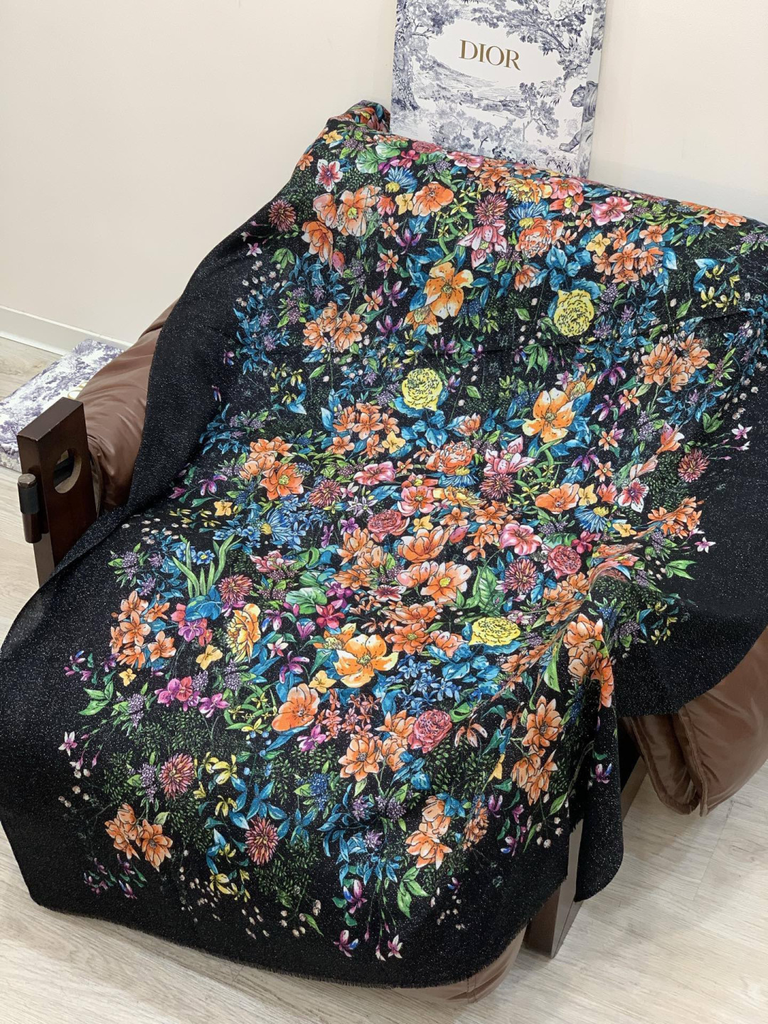 💟CHANEL香奈儿经典元素设计优雅大方，绕在颈间超级完美💋💋简直人间的尤物😍 专柜品质[玫瑰]长巾10