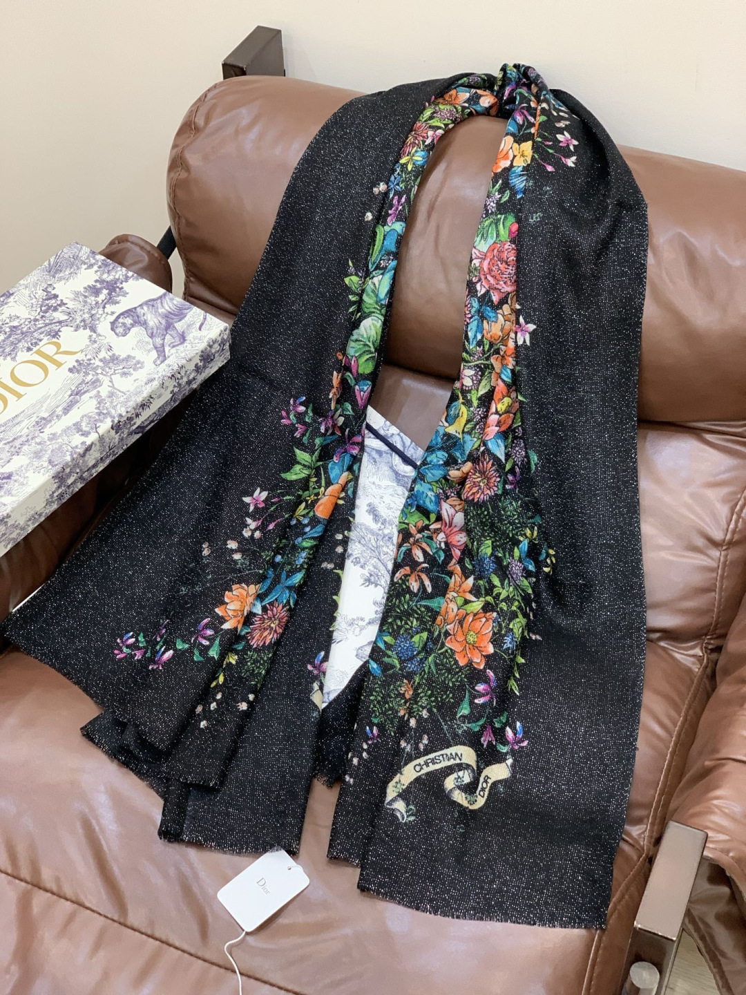 💟CHANEL香奈儿经典元素设计优雅大方，绕在颈间超级完美💋💋简直人间的尤物😍 专柜品质[玫瑰]长巾10