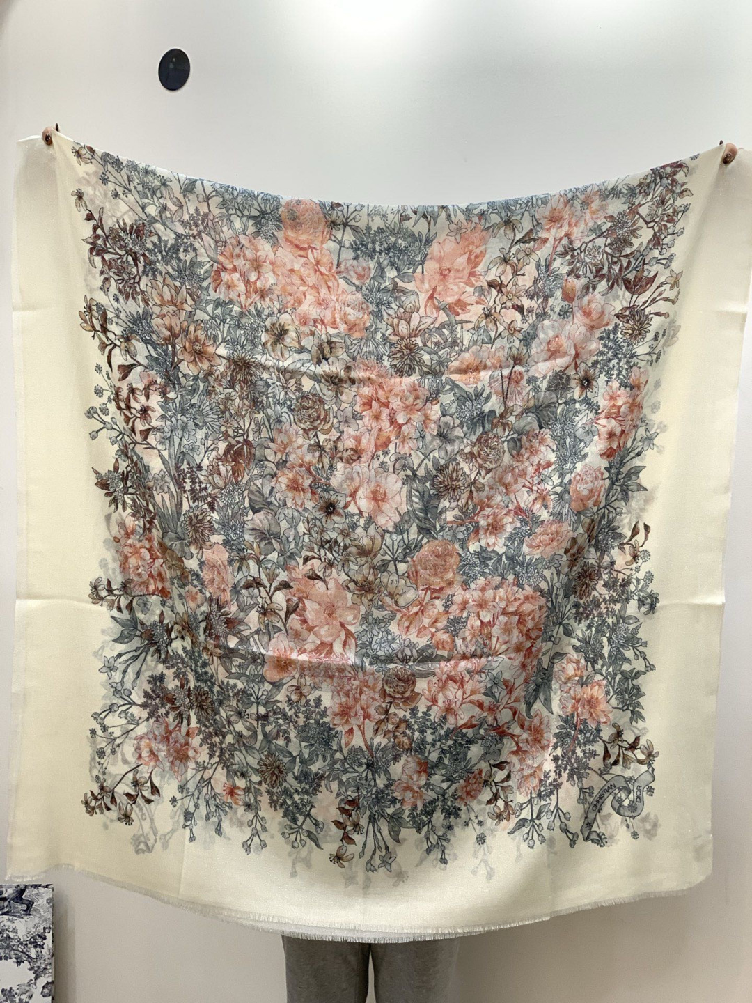 💟CHANEL香奈儿经典元素设计优雅大方，绕在颈间超级完美💋💋简直人间的尤物😍 专柜品质[玫瑰]长巾10