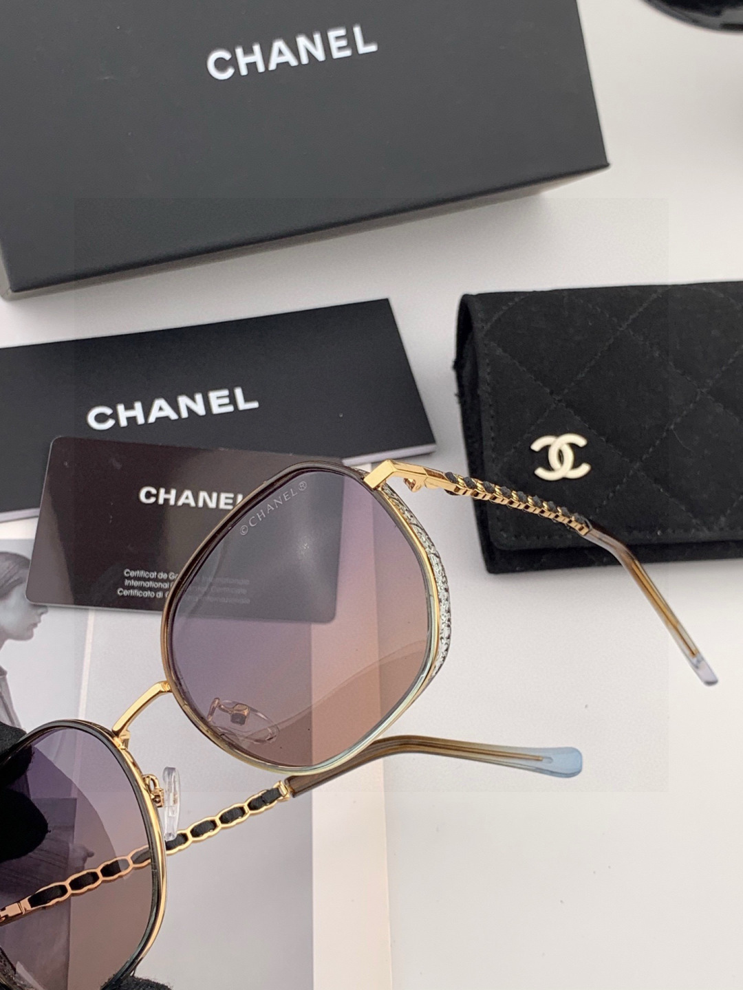 【CHANEL】香奈儿 新款尼龙偏光太眼镜，无框钻石 切边更有质感，大气女人范儿，大脸小脸都好看 ！型号