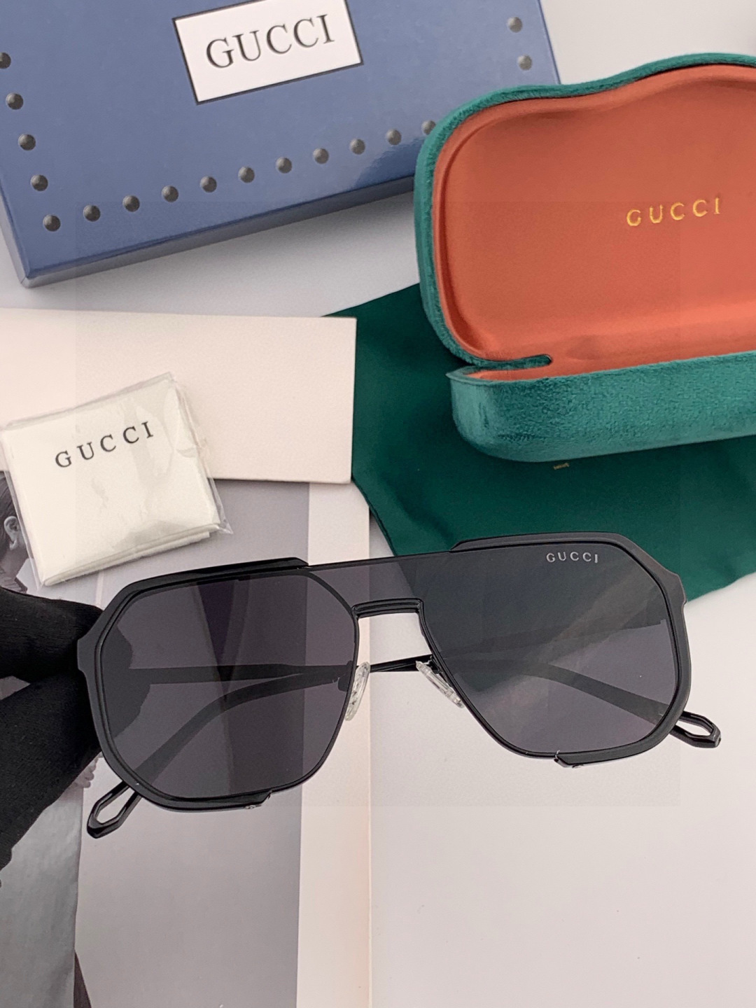 Gucci古奇 新款连体驶驾镜墨镜出行必众备多明星同款 太阳镜 男女太士阳镜飞行 型号：G011