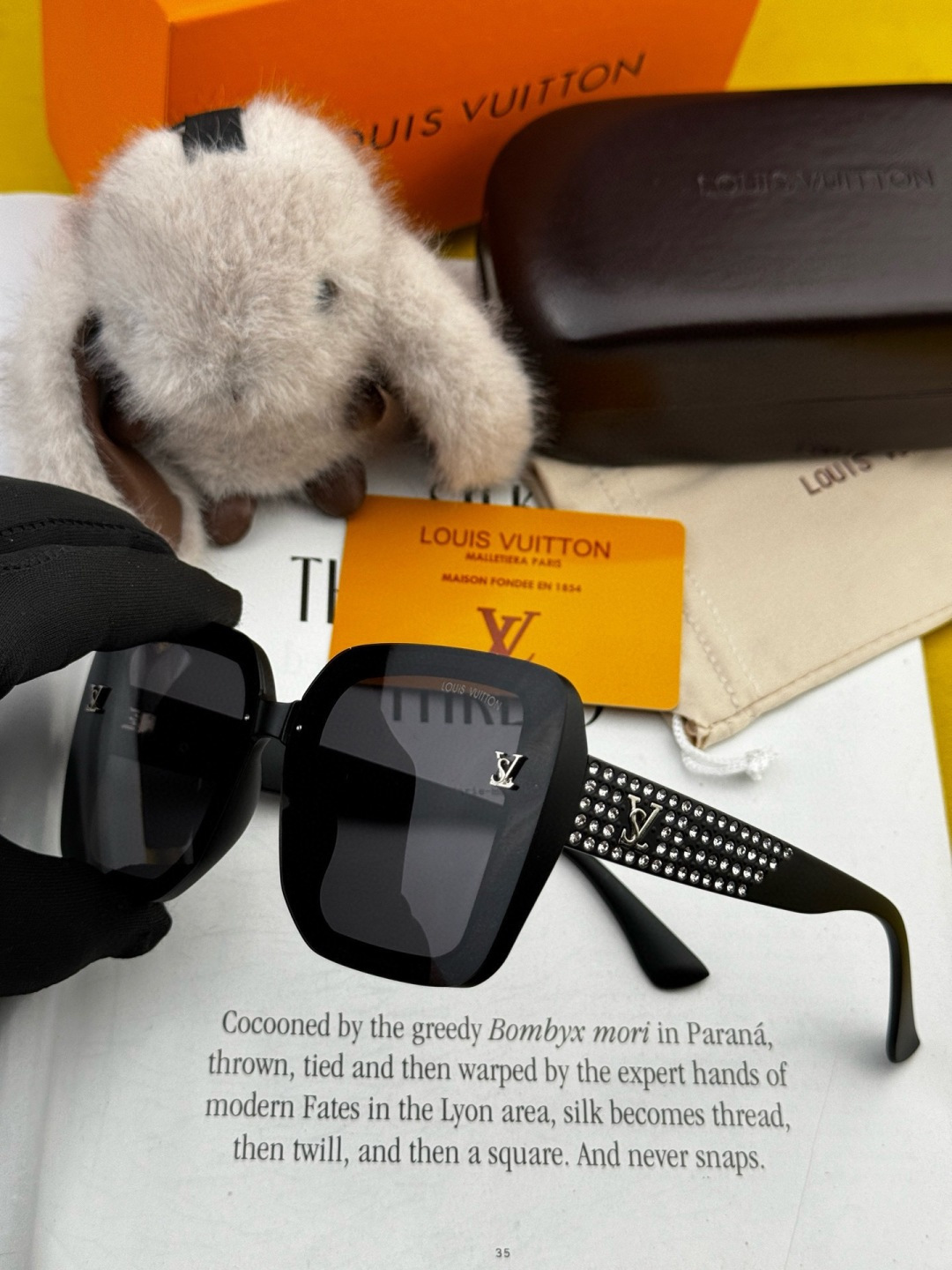 LV 2025年开春新款 潮流爆款 时尚方框太阳镜 高品质 佩戴舒适 网红潮款墨镜 型号L2990