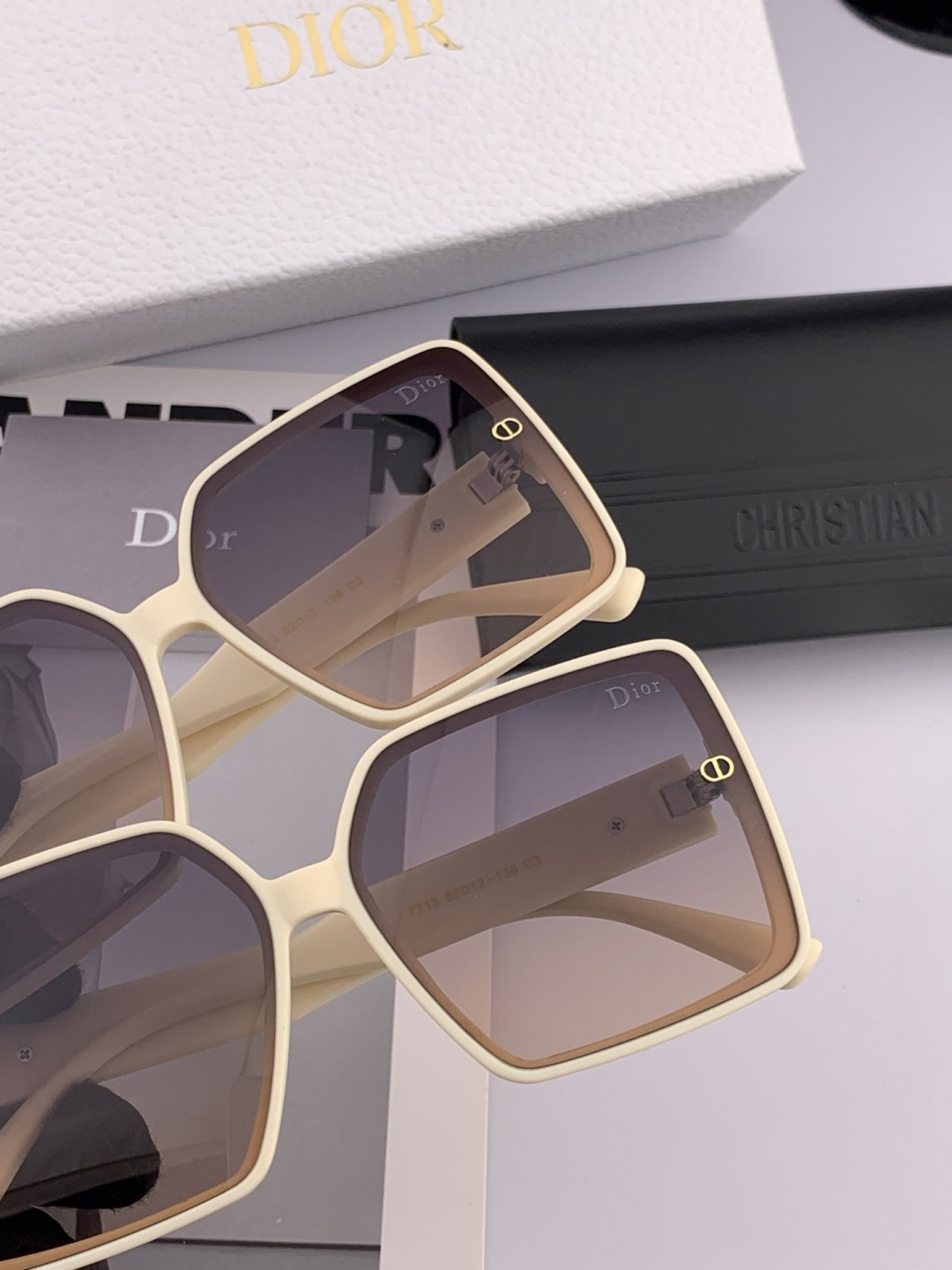 🔺 【DIOR-迪奥】2025开春新款 潮流爆款 时尚方框太阳镜 高品质 佩戴舒适 网红潮款墨镜 型号：