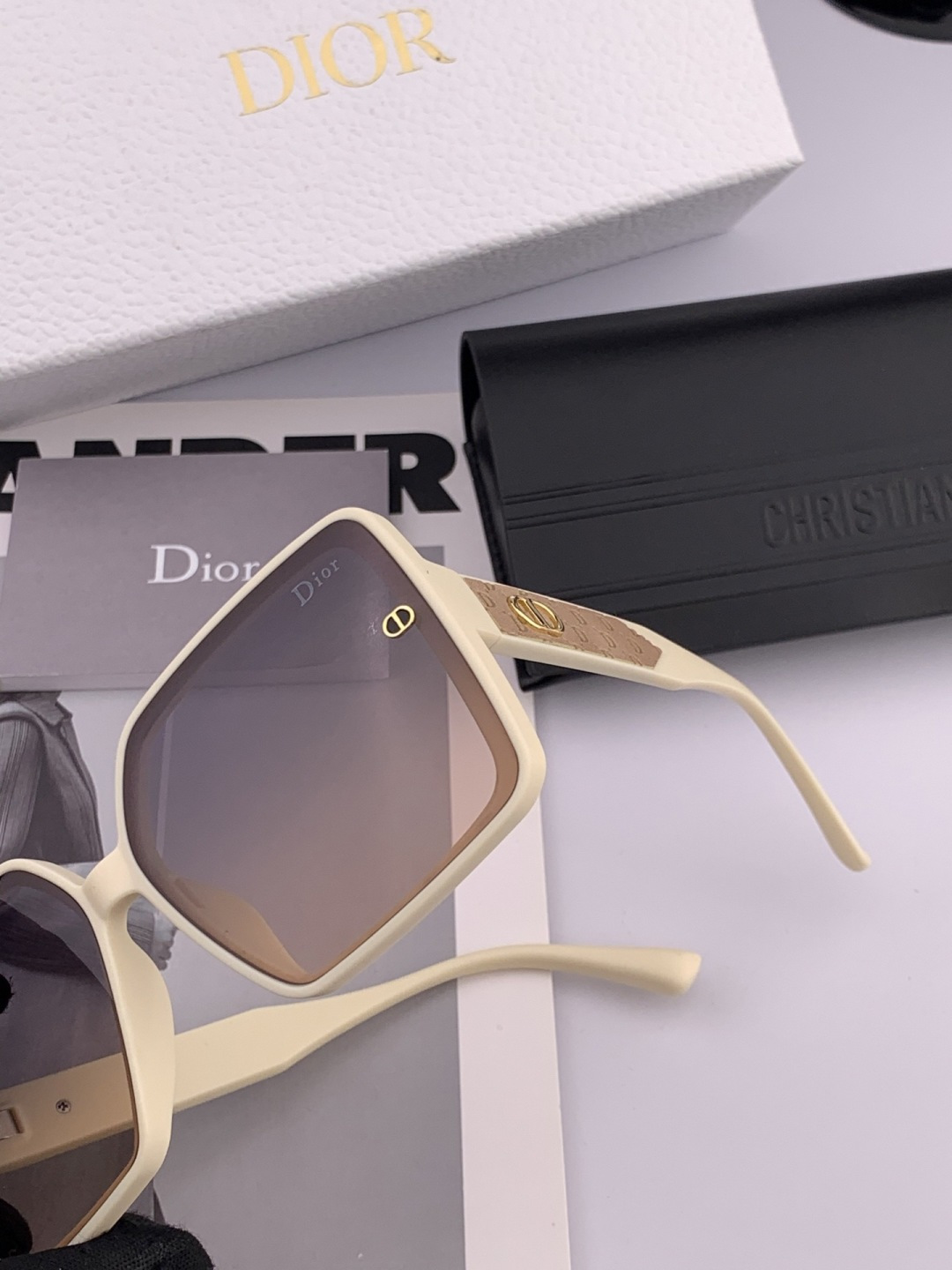 🔺 【DIOR-迪奥】2025开春新款 潮流爆款 时尚方框太阳镜 高品质 佩戴舒适 网红潮款墨镜 型号：