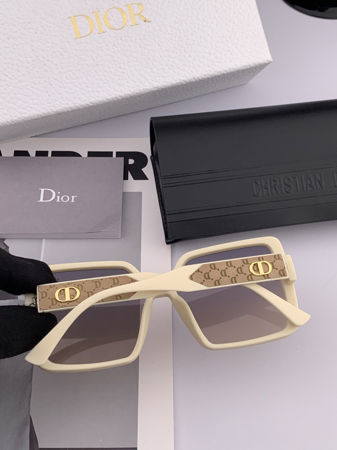 🔺 【DIOR-迪奥】2025开春新款 潮流爆款 时尚方框太阳镜 高品质 佩戴舒适 网红潮款墨镜 型号：