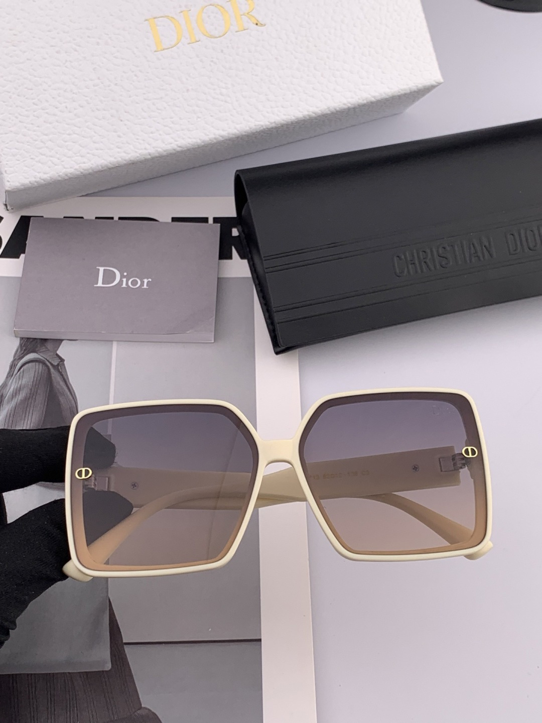 🔺 【DIOR-迪奥】2025开春新款 潮流爆款 时尚方框太阳镜 高品质 佩戴舒适 网红潮款墨镜 型号：