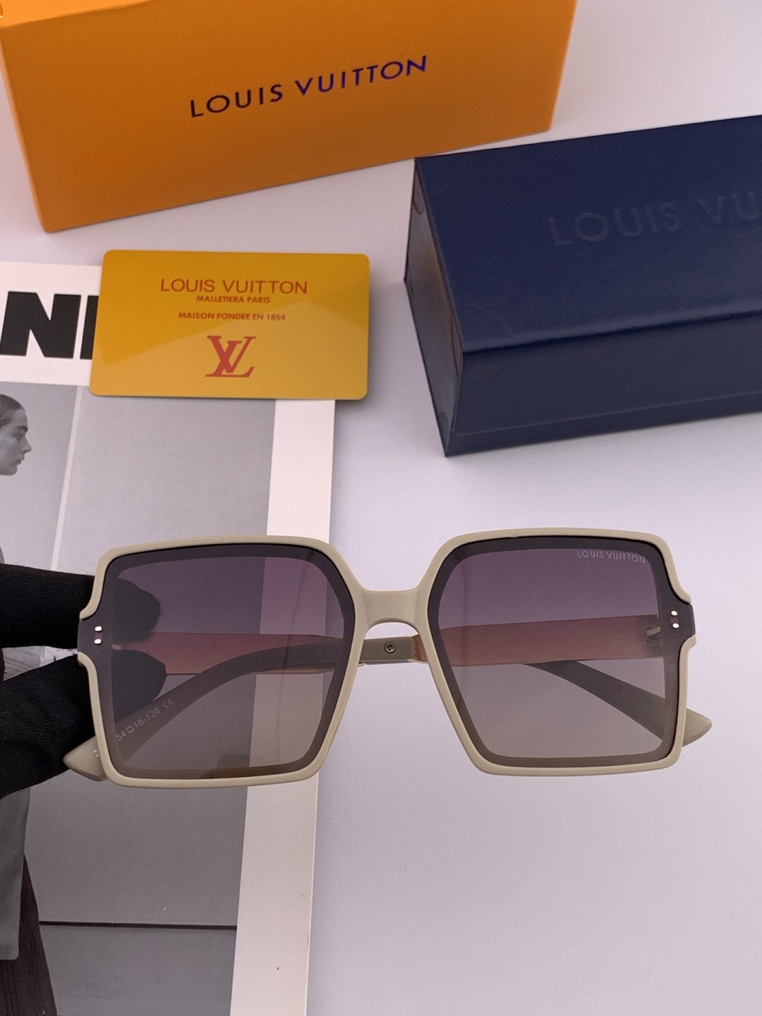 【TR尼龙偏光系列】lv大框太阳镜墨镜经典的方框设计，不挑脸型，无论搭配大衣还是连衣裙都非常显气质尼龙偏