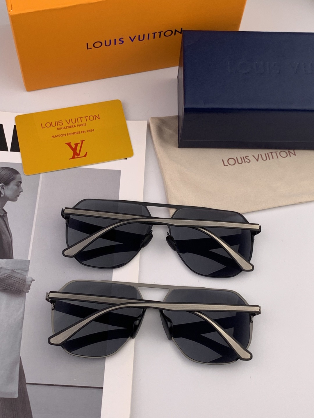 LV 男款炫彩飞行员偏光太阳镜 ❤️材质：高清尼龙加厚卡槽高清偏光镜片 🌹无边框镜架💕颜👍型号：L622