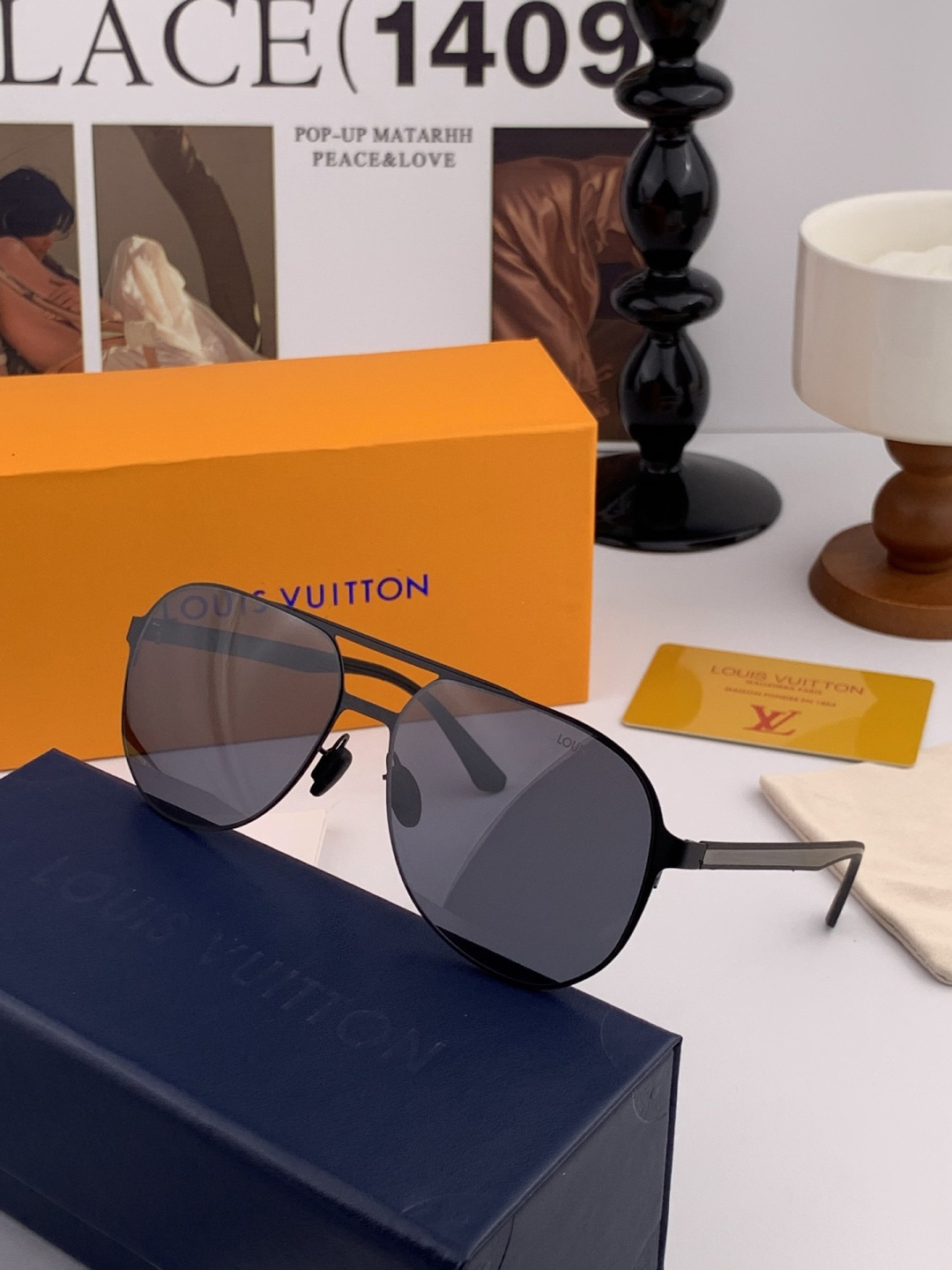 LV 男款炫彩飞行员偏光太阳镜 ❤️材质：高清尼龙加厚卡槽高清偏光镜片 🌹无边框镜架💕颜👍型号：L522