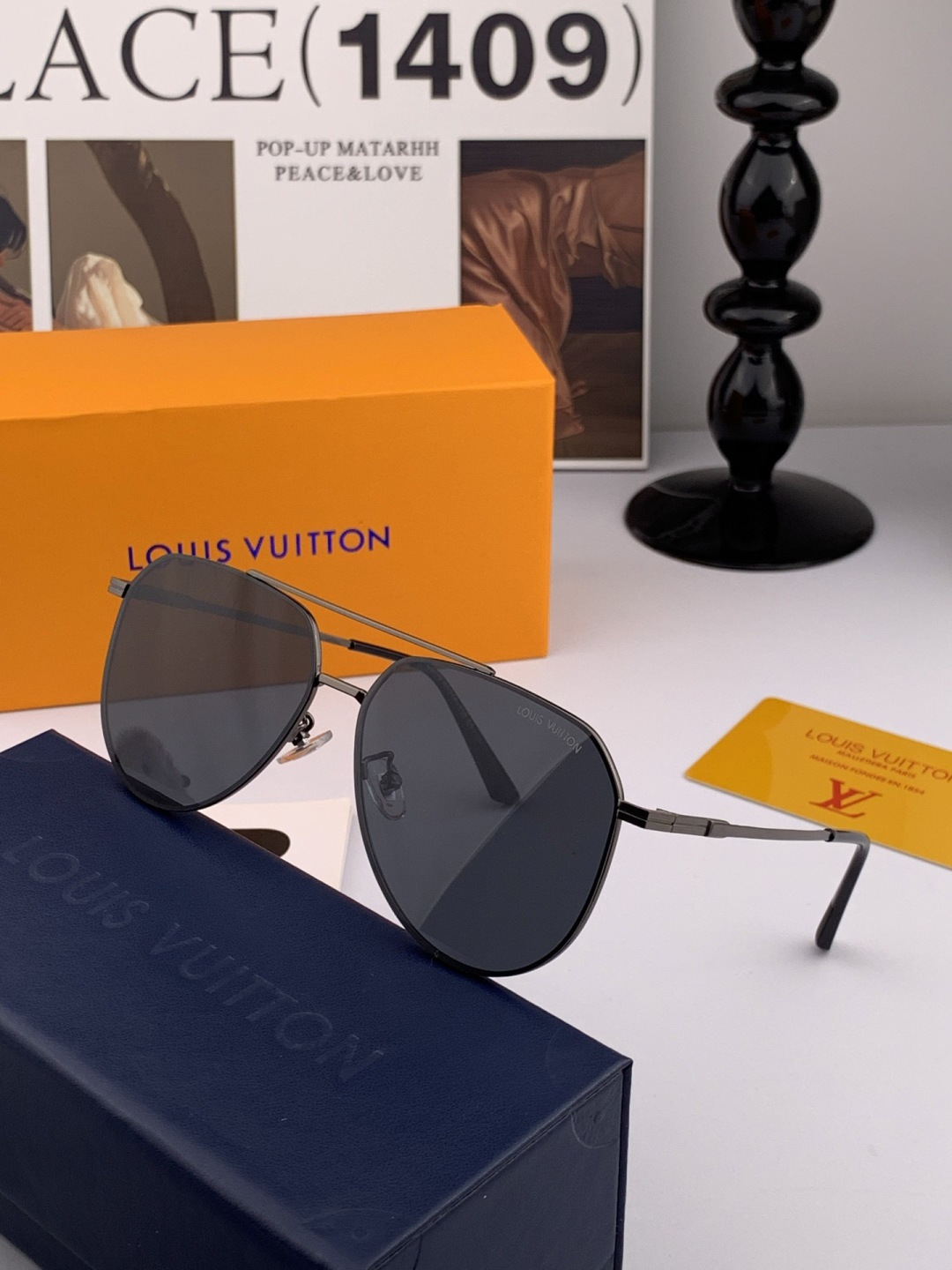 LV 男款炫彩飞行员偏光太阳镜 ❤️材质：高清尼龙加厚卡槽高清偏光镜片 🌹无边框镜架💕颜👍型号：L989