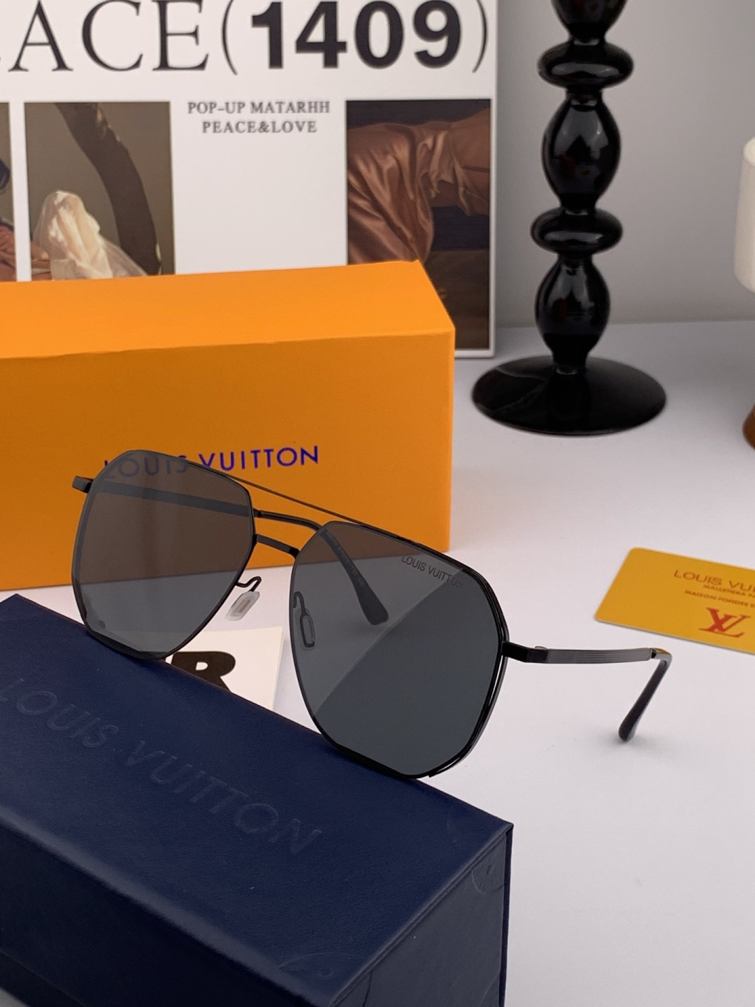 LV 男款炫彩飞行员偏光太阳镜 ❤️材质：高清尼龙加厚卡槽高清偏光镜片 🌹无边框镜架💕颜👍型号：L089
