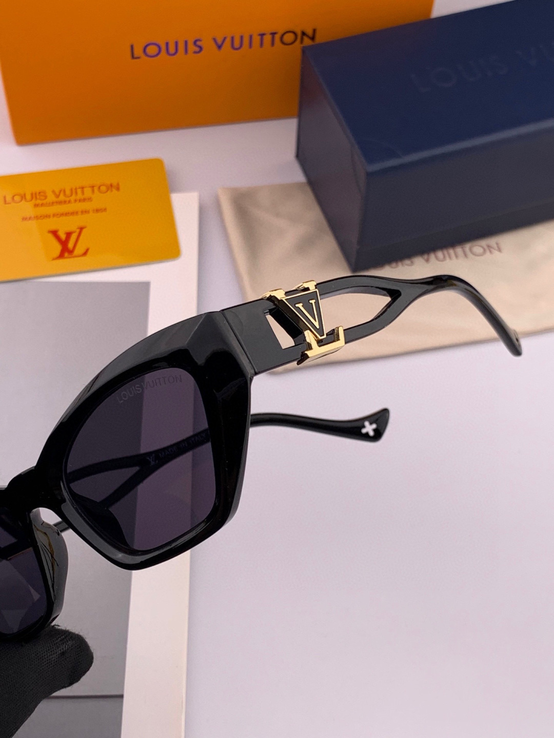 【TR偏光系列】lv大框太阳镜墨镜经典的方框设计，不挑脸型，无论搭配大衣还是连衣裙都非常显气质偏光镜片预