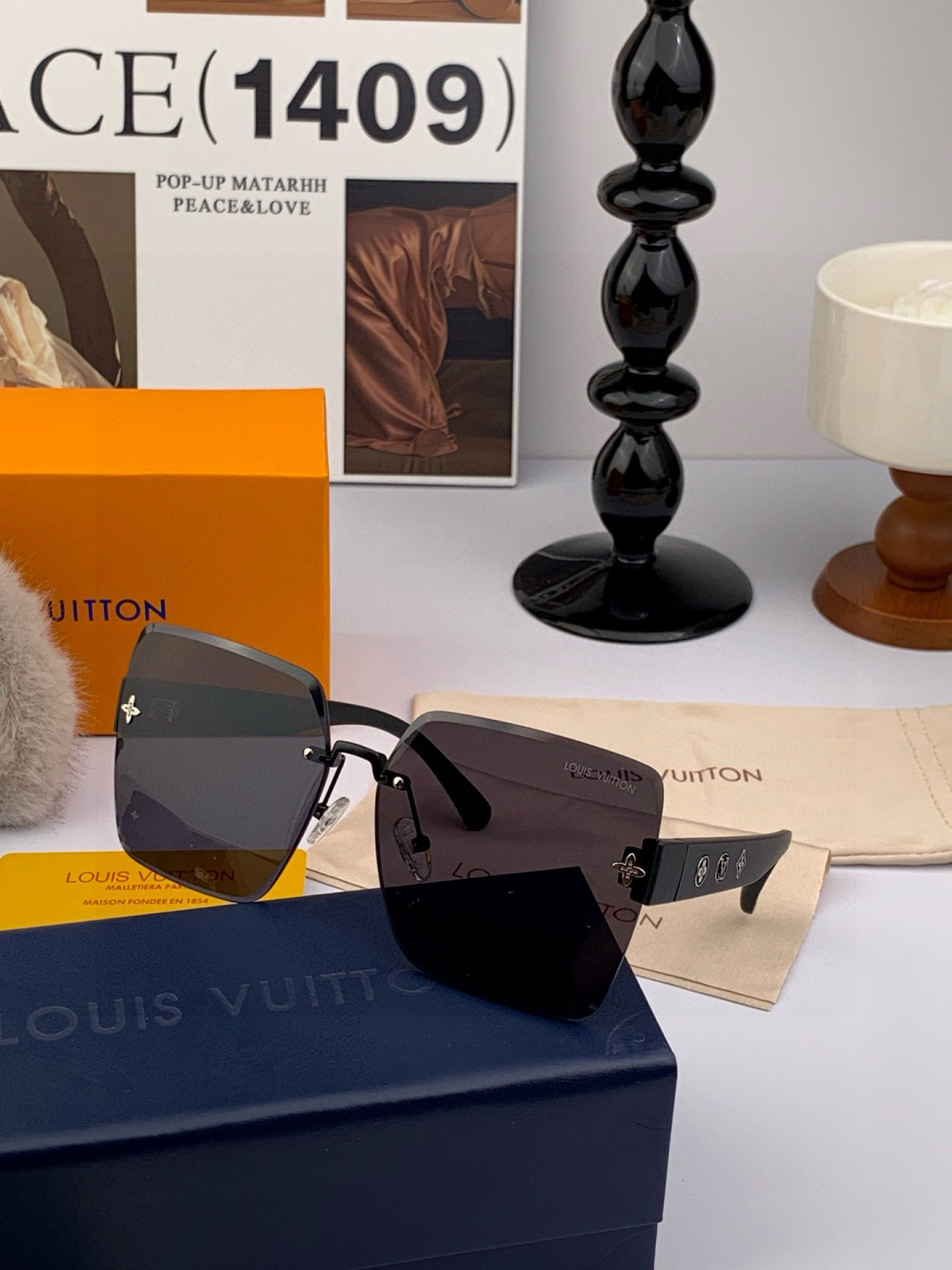 lv大框太阳镜墨镜经典的方框设计，不挑脸型，无论搭配大衣还是连衣裙都非常显气质预防紫外线 型号：L597