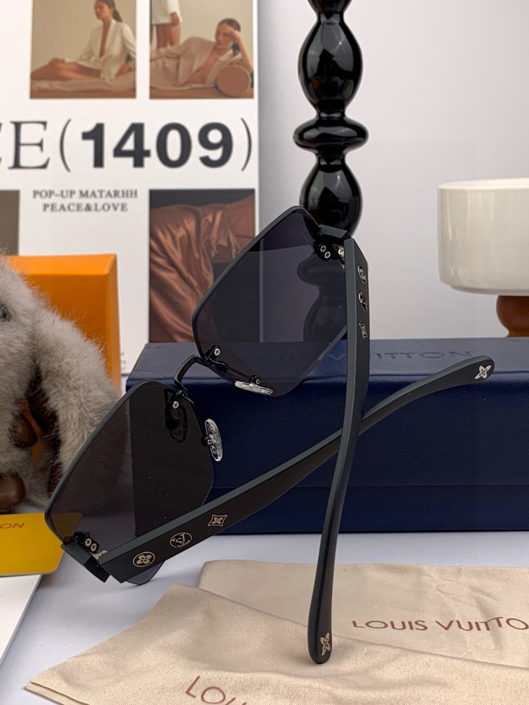 lv大框太阳镜墨镜经典的方框设计，不挑脸型，无论搭配大衣还是连衣裙都非常显气质预防紫外线 型号：L597