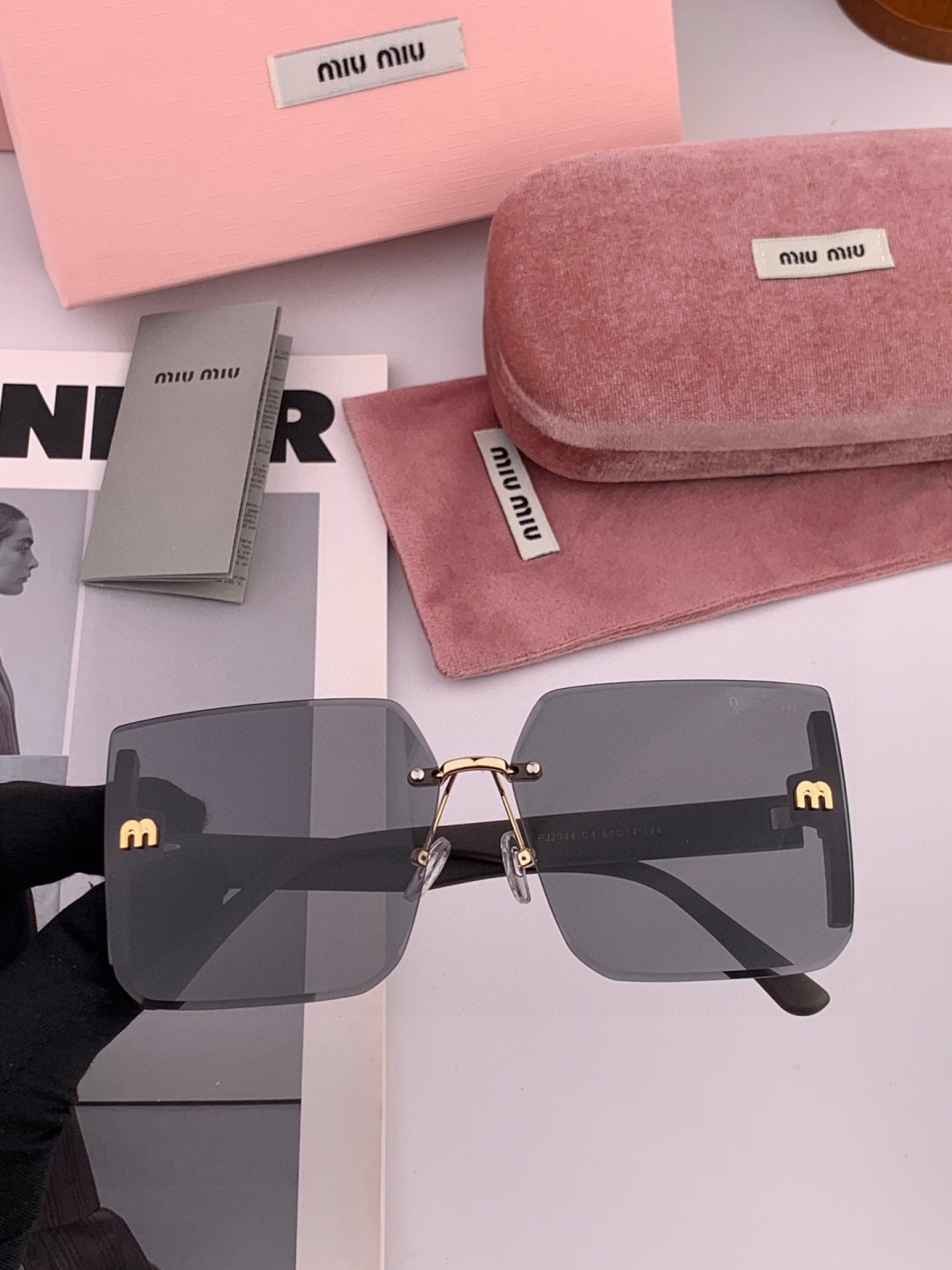 🔺 【缪缪 】2025开春新款 潮流爆款 时尚方框太阳镜 高品质 佩戴舒适 网红潮款墨镜 女士高清太阳镜