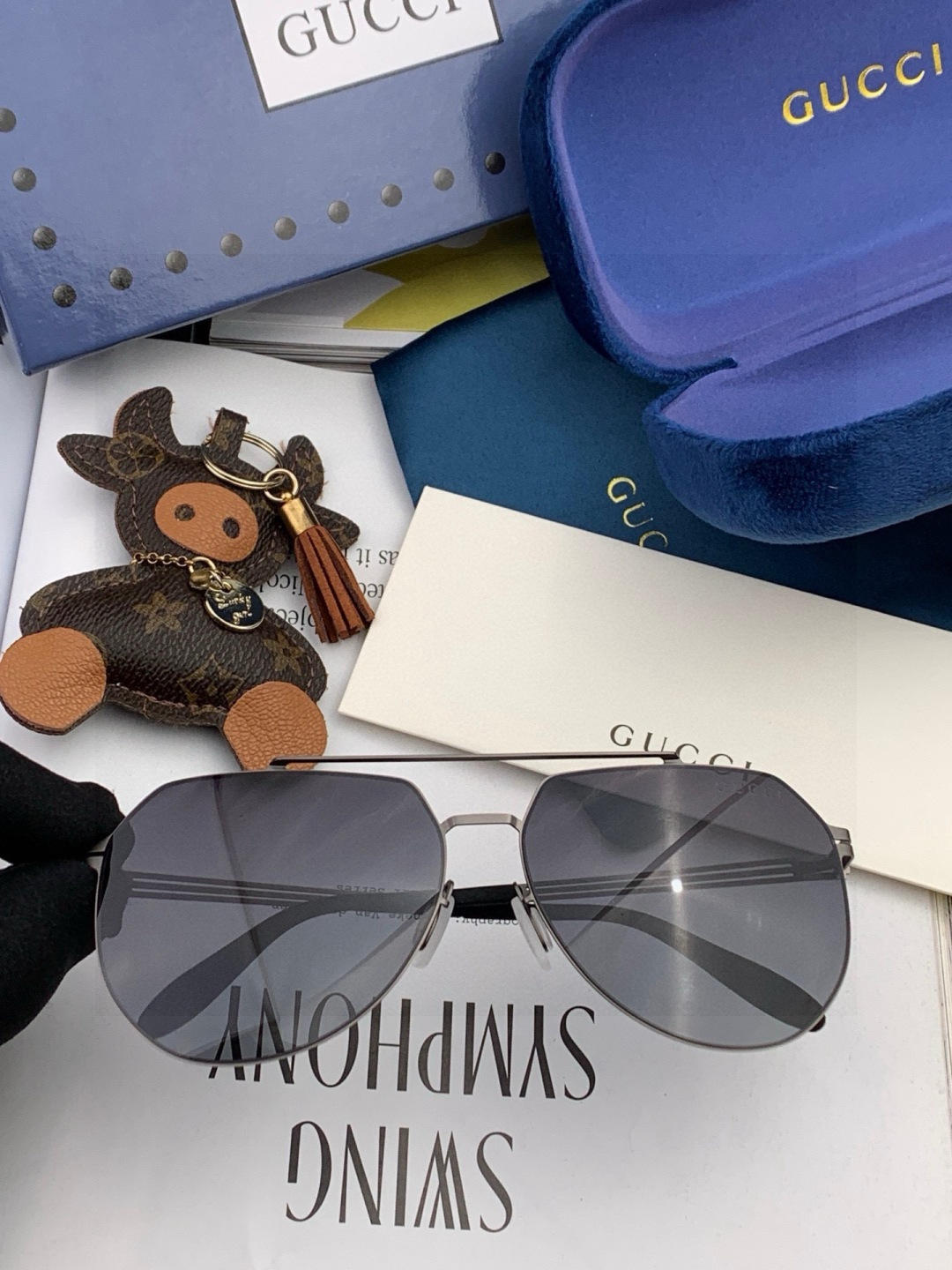 ♦️ GUCCI 2025新款男女情侣款太阳镜iP电镀永不褪色 超轻超有弹性整幅眼镜无螺丝重要的是压不坏