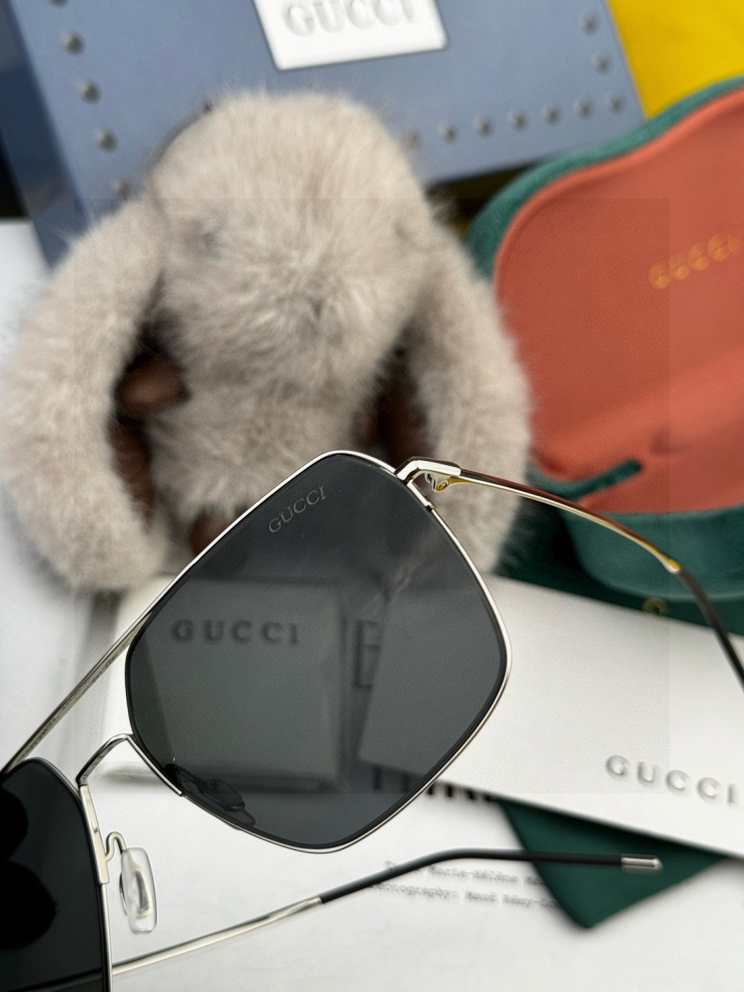 GUCCI 男款炫彩飞行员偏光太阳镜 ❤️材质：高清尼龙加厚卡槽高清偏光镜片 🌹无边框镜架💕颜👍型号：G