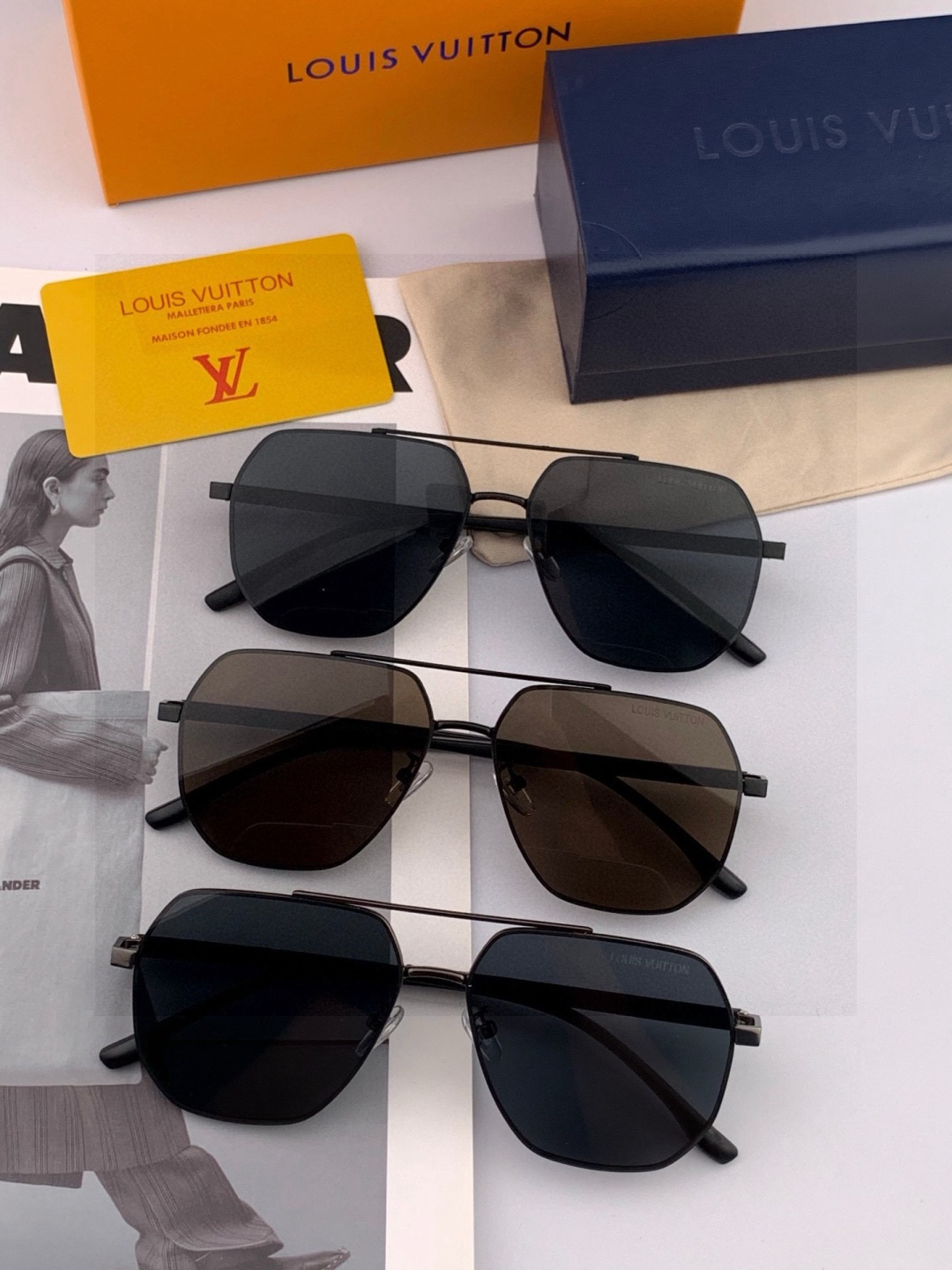 LV 男款炫彩飞行员偏光太阳镜 ❤️材质：高清尼龙加厚卡槽高清偏光镜片 🌹无边框镜架💕颜👍型号：L889