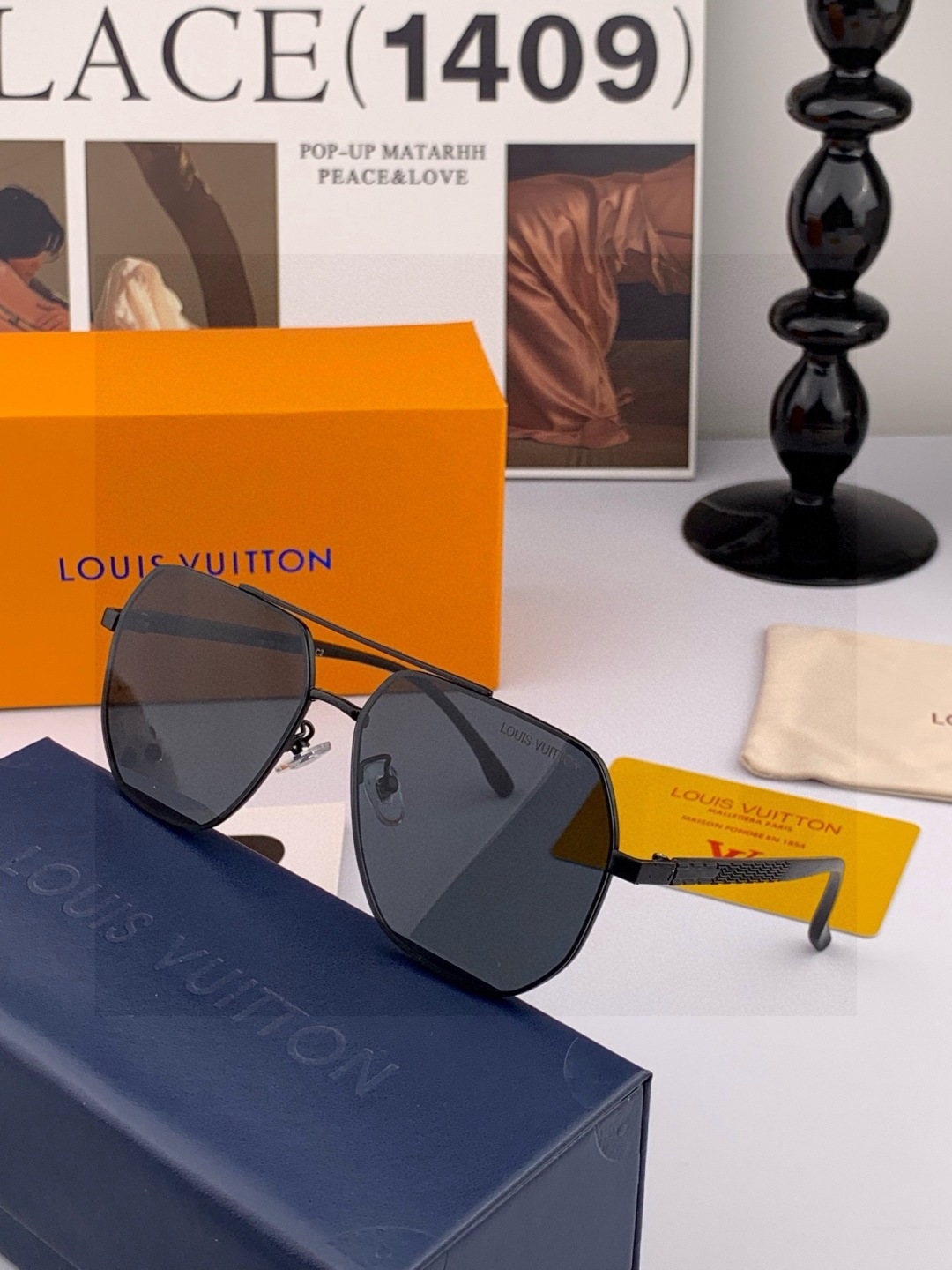 LV 男款炫彩飞行员偏光太阳镜 ❤️材质：高清尼龙加厚卡槽高清偏光镜片 🌹无边框镜架💕颜👍型号：L889