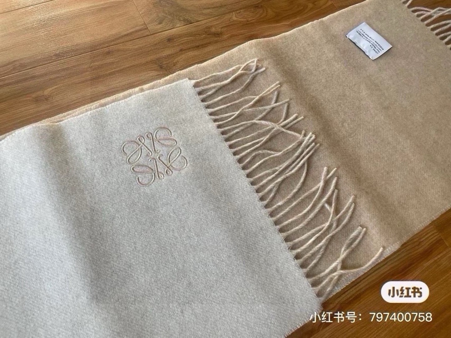 没见过吧，很少有人在柜里见过这条围巾😳当时发售的时候内地给的就特别少，原版是客户在日本中古店买到的❗所以