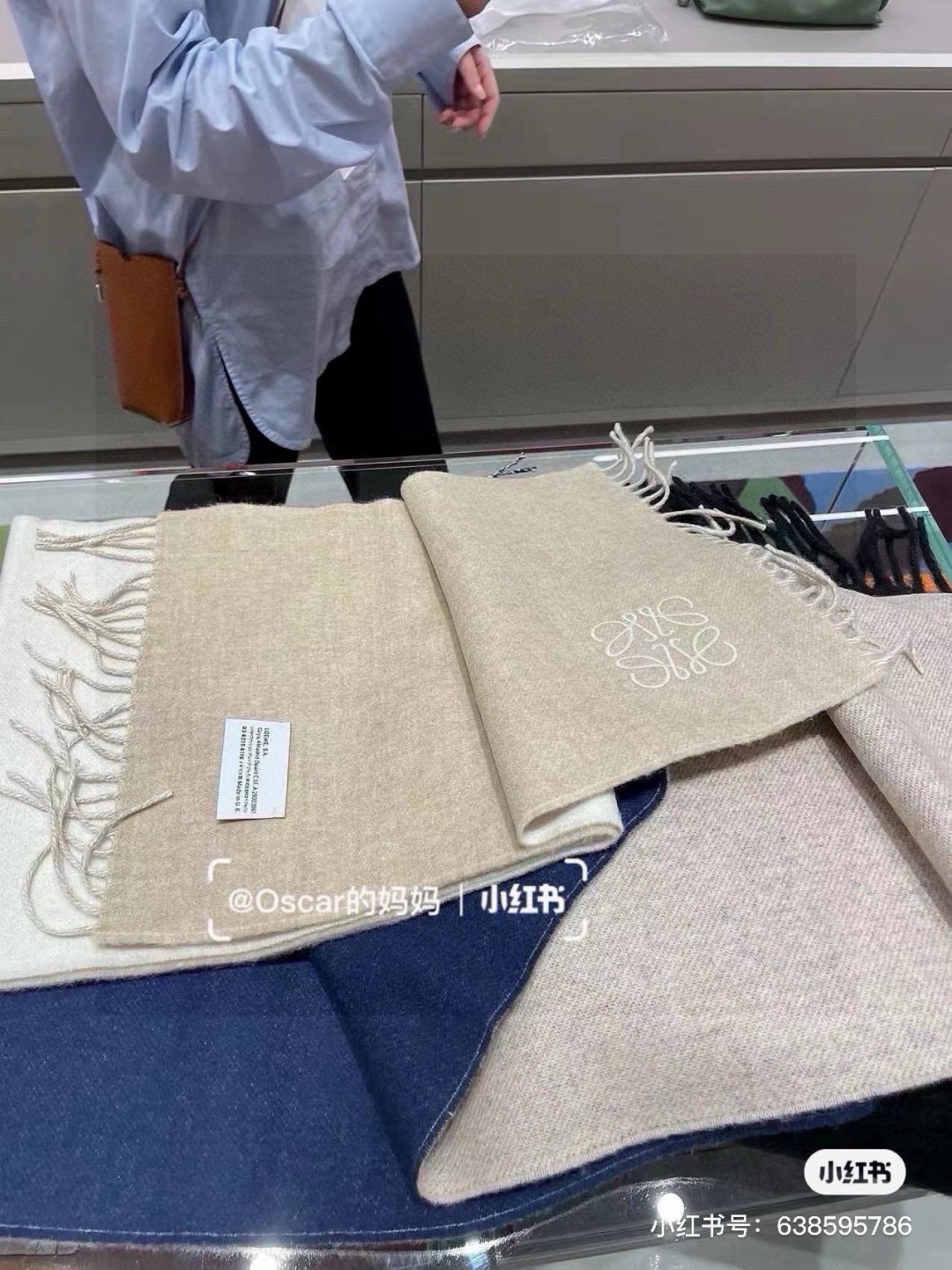 没见过吧，很少有人在柜里见过这条围巾😳当时发售的时候内地给的就特别少，原版是客户在日本中古店买到的❗所以