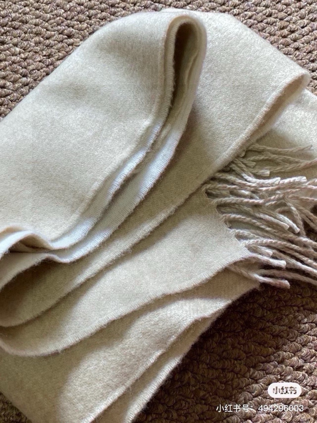 没见过吧，很少有人在柜里见过这条围巾😳当时发售的时候内地给的就特别少，原版是客户在日本中古店买到的❗所以