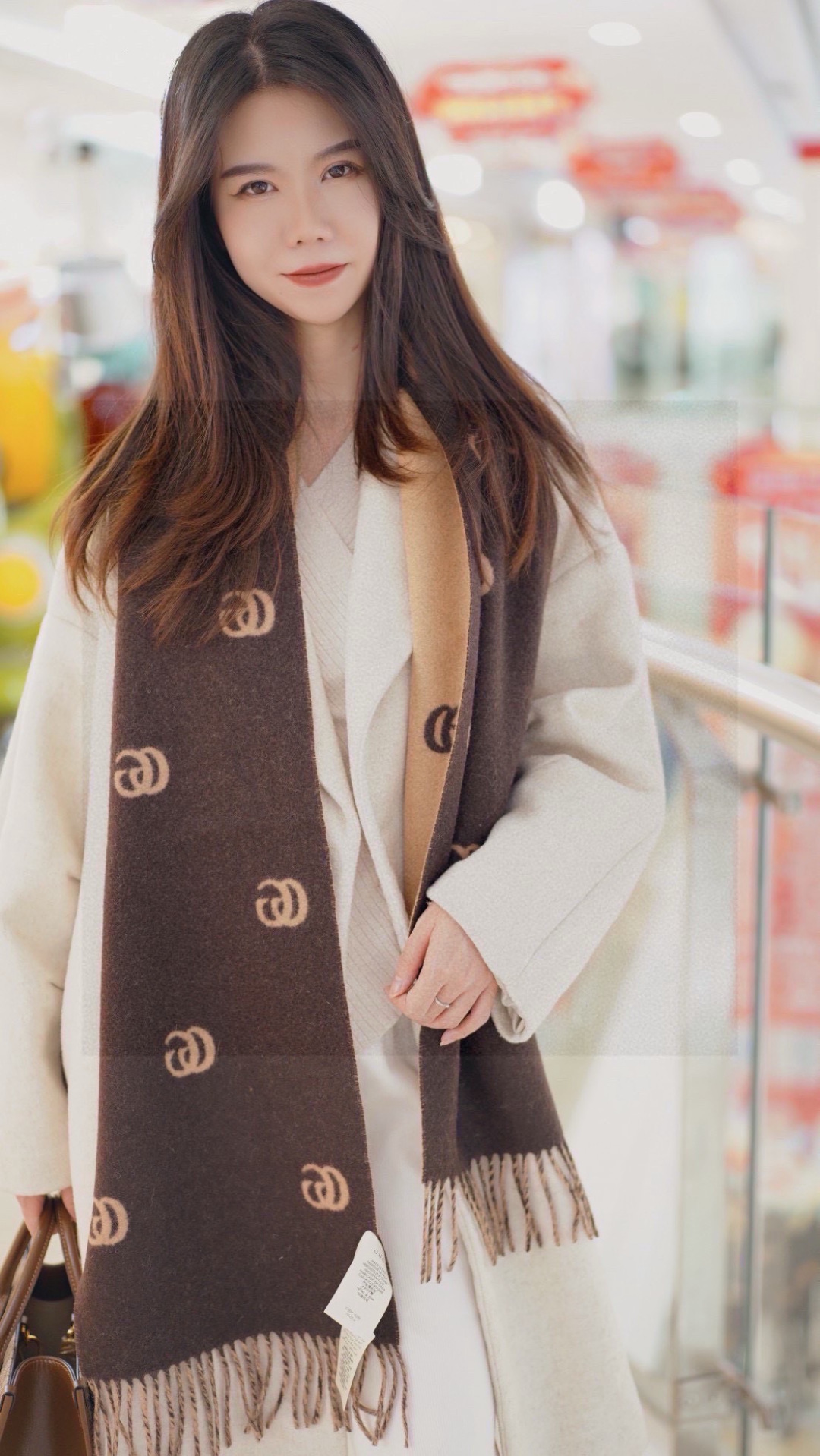 没见过吧，很少有人在柜里见过这条围巾😳当时发售的时候内地给的就特别少，原版是客户在日本中古店买到的❗所以