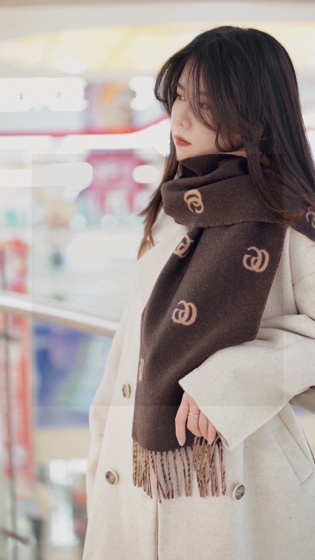 没见过吧，很少有人在柜里见过这条围巾😳当时发售的时候内地给的就特别少，原版是客户在日本中古店买到的❗所以