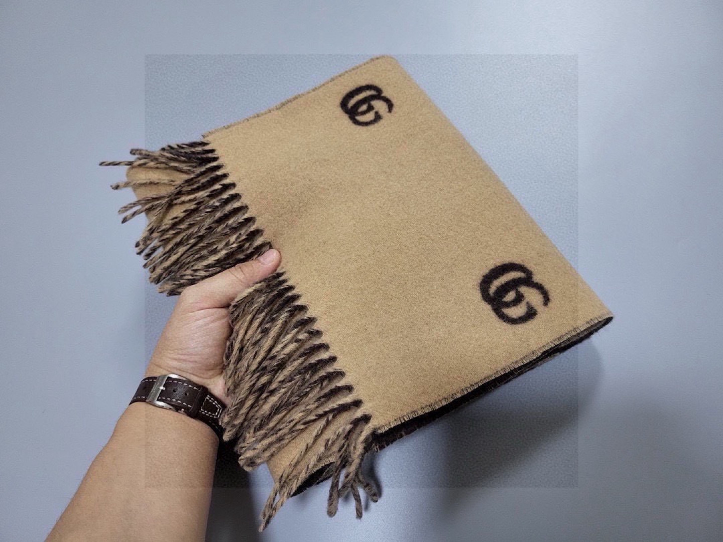 没见过吧，很少有人在柜里见过这条围巾😳当时发售的时候内地给的就特别少，原版是客户在日本中古店买到的❗所以