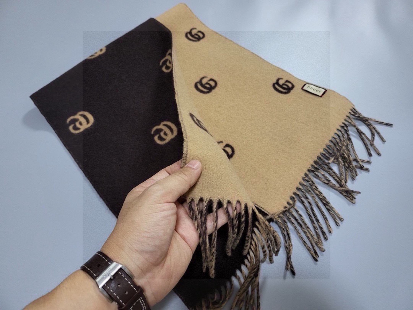 没见过吧，很少有人在柜里见过这条围巾😳当时发售的时候内地给的就特别少，原版是客户在日本中古店买到的❗所以