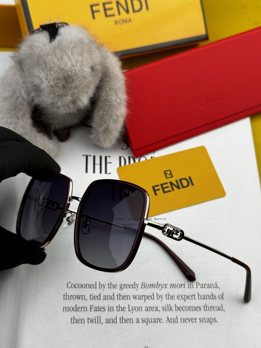 🔺 【芬迪】2025开春新款 潮流爆款 时尚方框偏光太阳镜 高品质 佩戴舒适 网红潮款墨镜 女士高清偏光