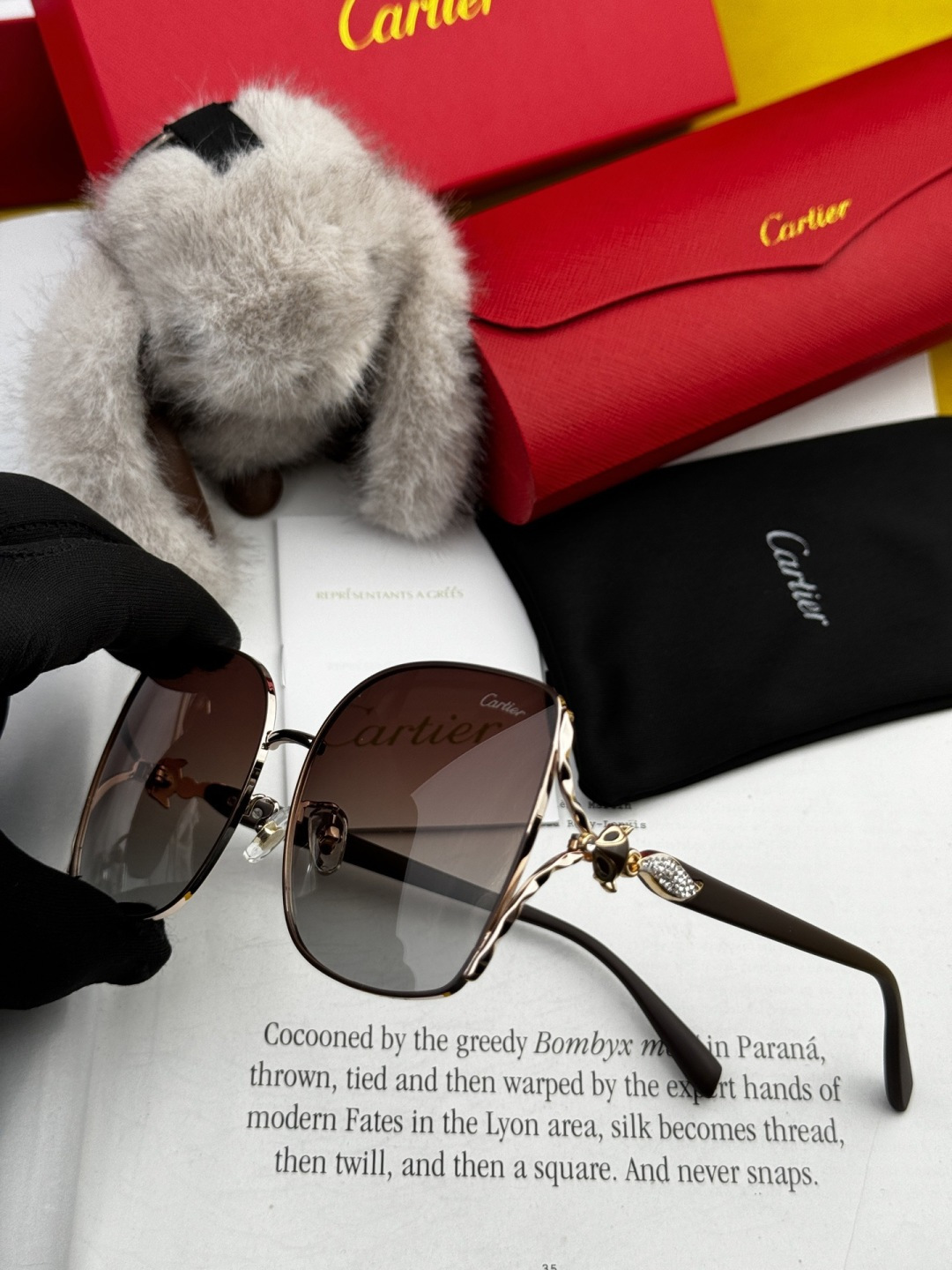 2025开春新款新款卡地亚💎 顶级奢华典范💋 女款板材原单太阳镜😃 个性款完美修脸护目打造轻奢新潮流风尚