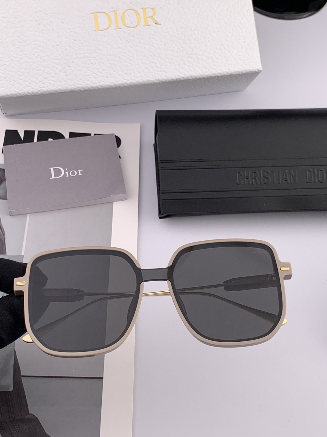 🔺 【DIOR-迪奥】2025开春新款 潮流爆款 时尚方框太阳镜 高品质 佩戴舒适 网红潮款墨镜 型号：