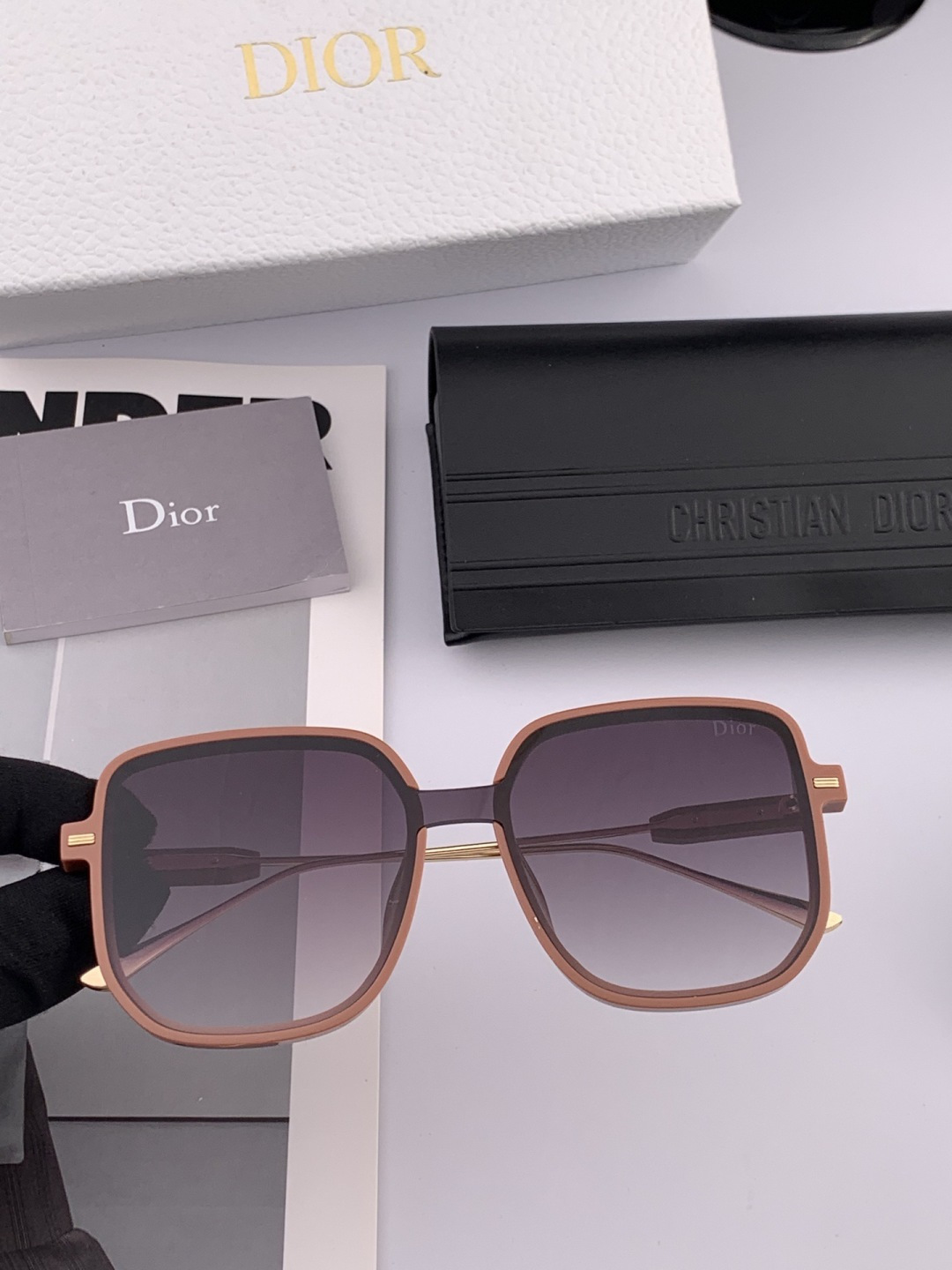 🔺 【DIOR-迪奥】2025开春新款 潮流爆款 时尚方框太阳镜 高品质 佩戴舒适 网红潮款墨镜 型号：