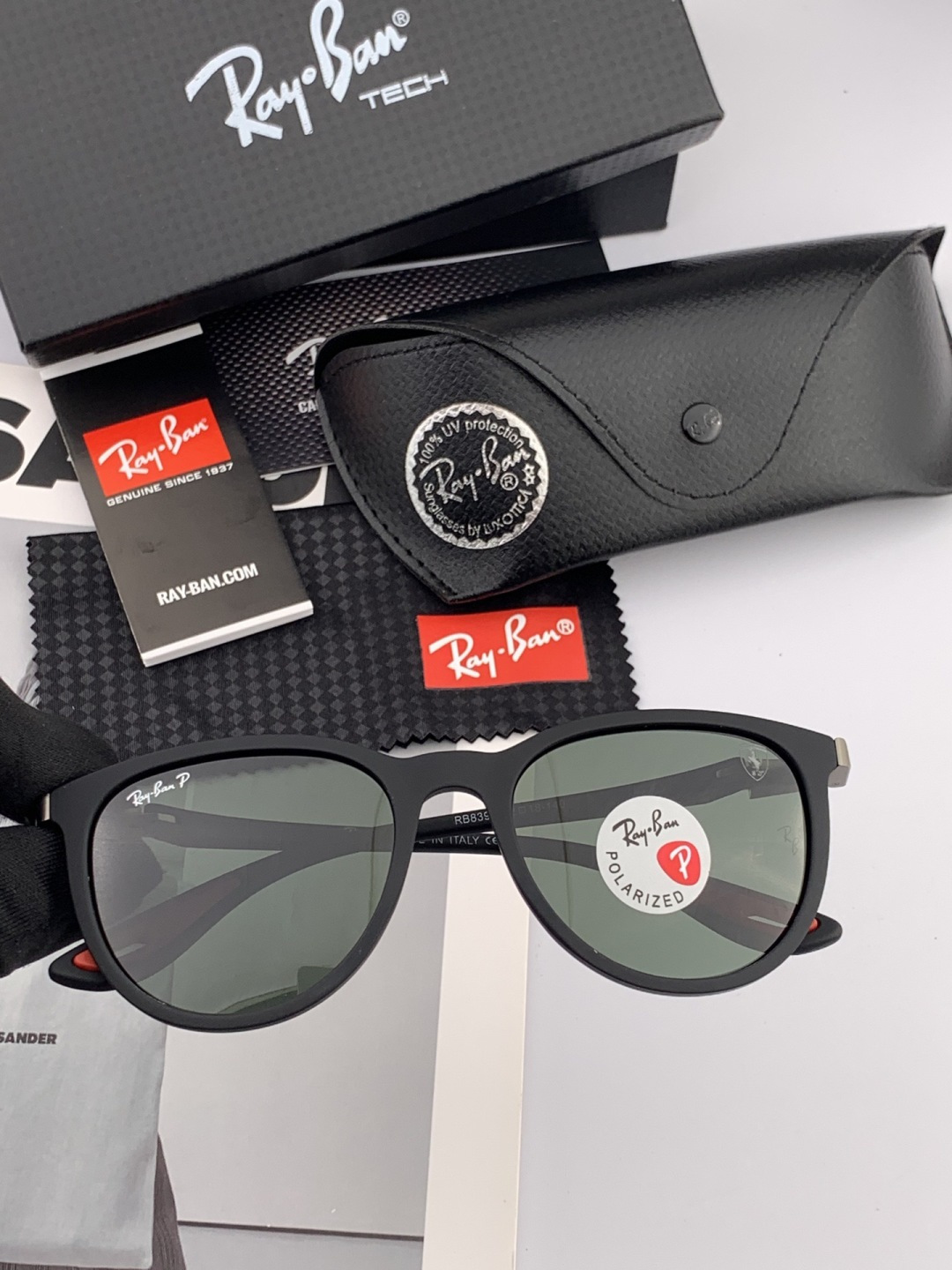 官方同步 品牌:雷朋经典男女士玻璃太阳镜 材质：美国宝丽来高清防爆钢化玻璃镜片 型号：RB7839