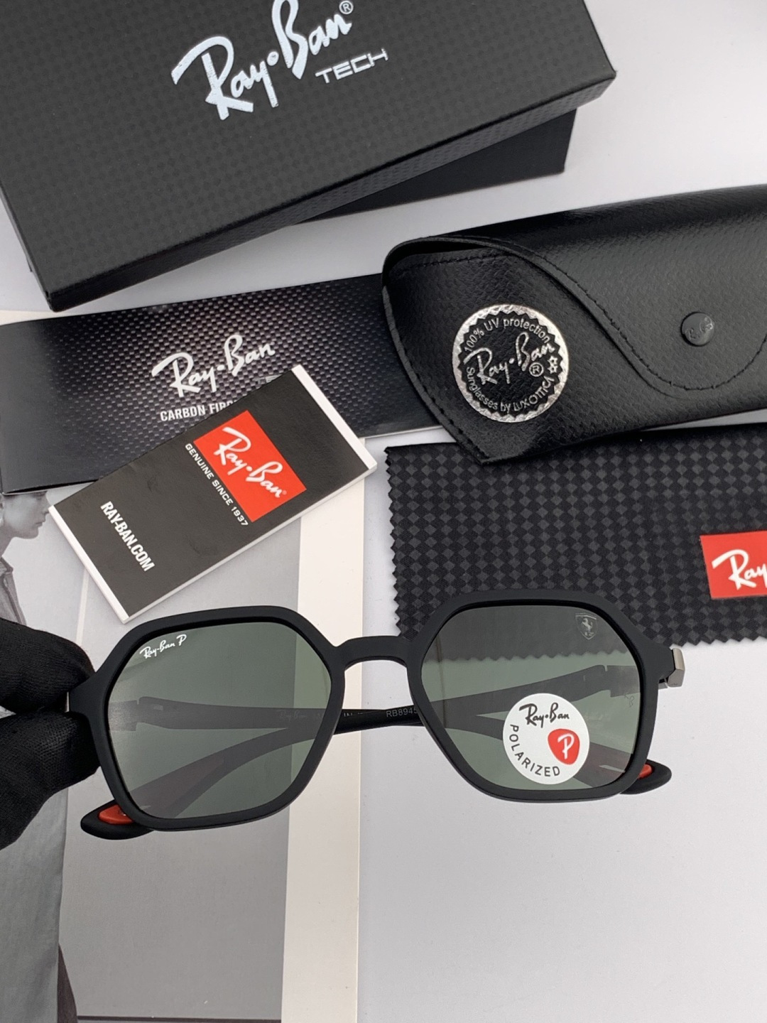 官方同步 品牌:雷朋经典男女士玻璃太阳镜 材质：美国宝丽来高清防爆钢化玻璃镜片 型号：RB5894