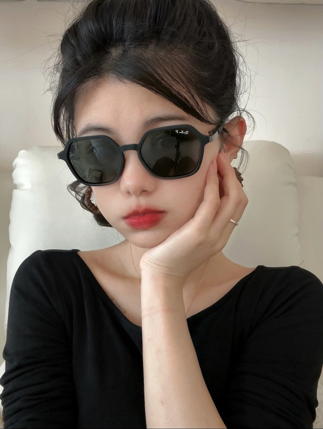 官方同步 品牌:雷朋经典男女士玻璃太阳镜 材质：美国宝丽来高清防爆钢化玻璃镜片 型号：RB5894