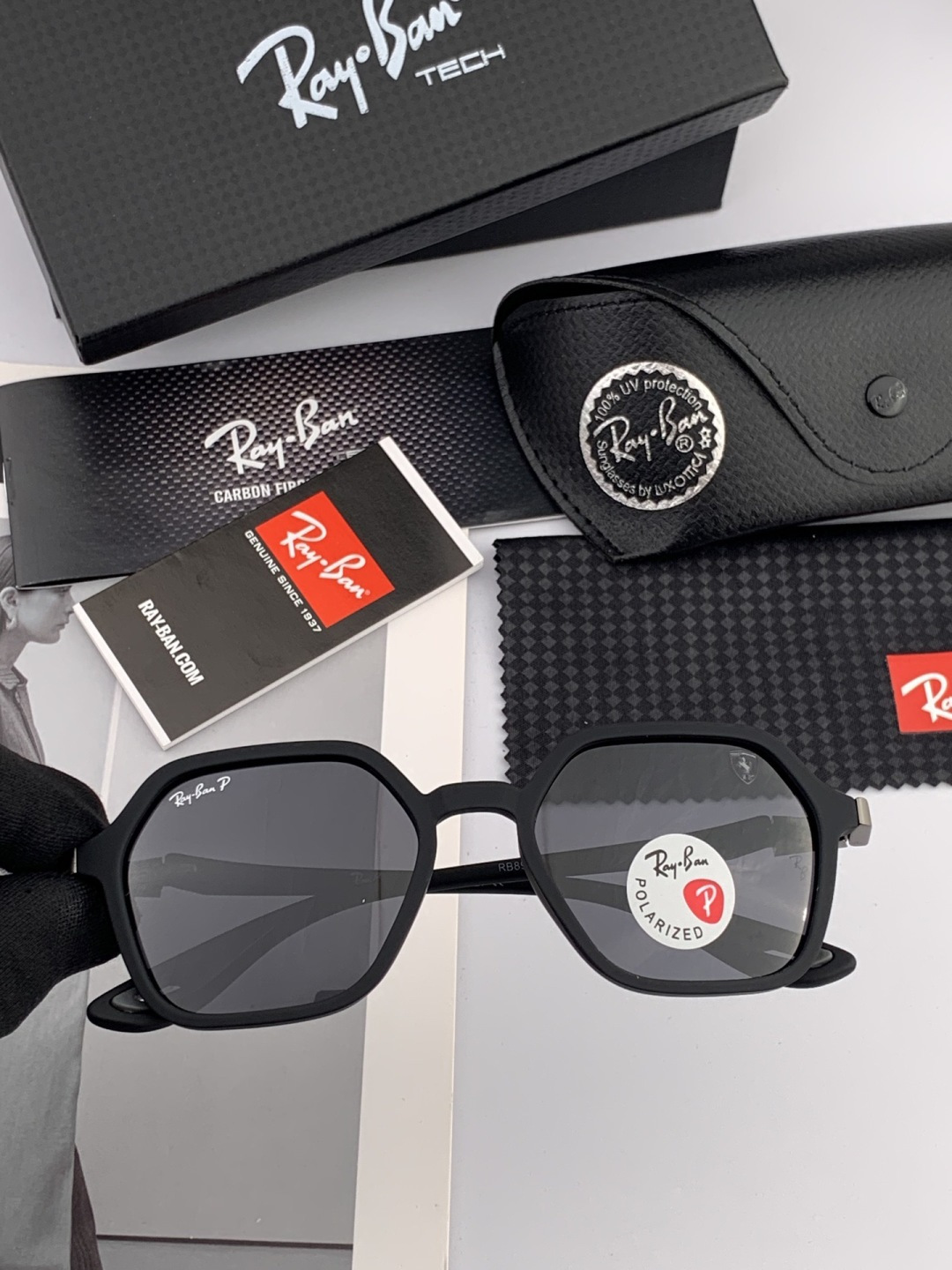 官方同步 品牌:雷朋经典男女士玻璃太阳镜 材质：美国宝丽来高清防爆钢化玻璃镜片 型号：RB5894