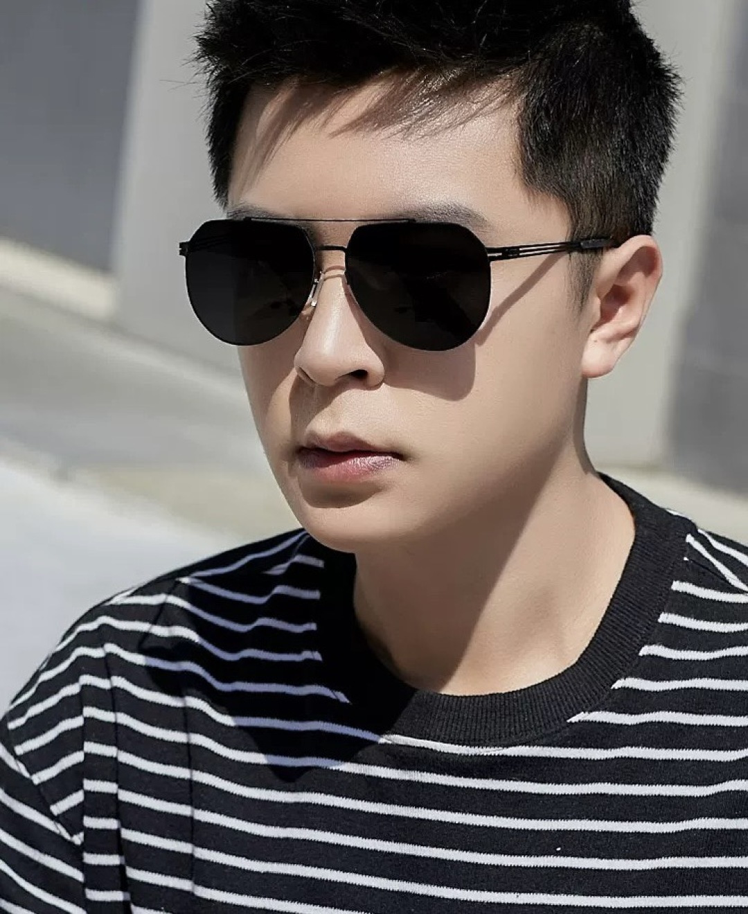 ♦️LV 2025新款男女情侣款太阳镜多边形墨镜iP电镀永不褪色 超轻超有弹性整幅眼镜无螺丝重要的是压不