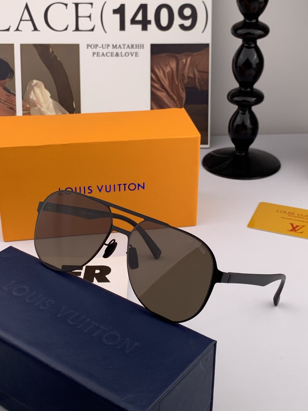 LV 男款炫彩飞行员偏光太阳镜 ❤️材质：高清尼龙加厚卡槽高清偏光镜片 🌹无边框镜架💕颜👍型号：L789